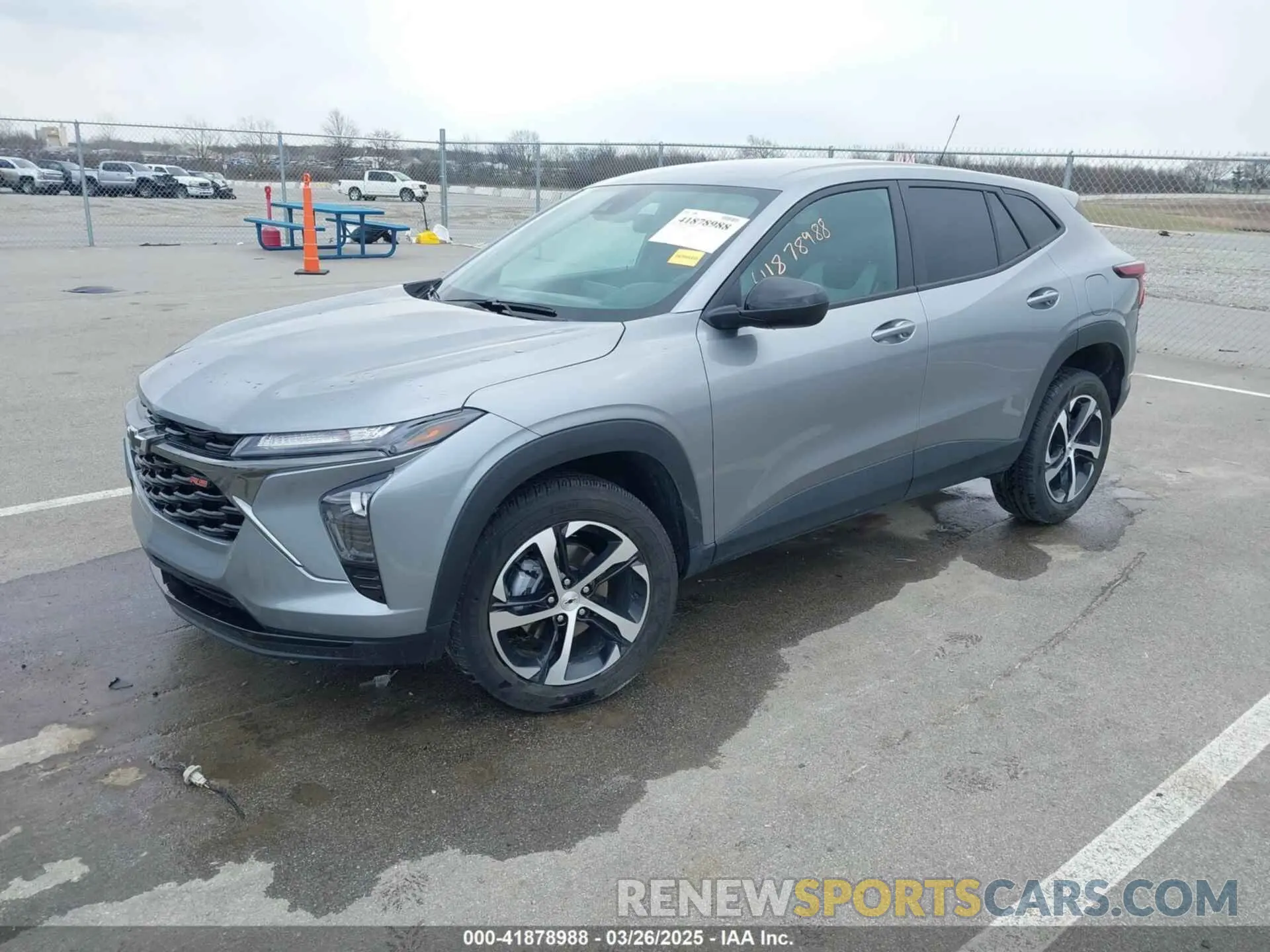 2 fotografías del automóvil dañado KL77LGEP4SC031528 CHEVROLET TRAX 2025