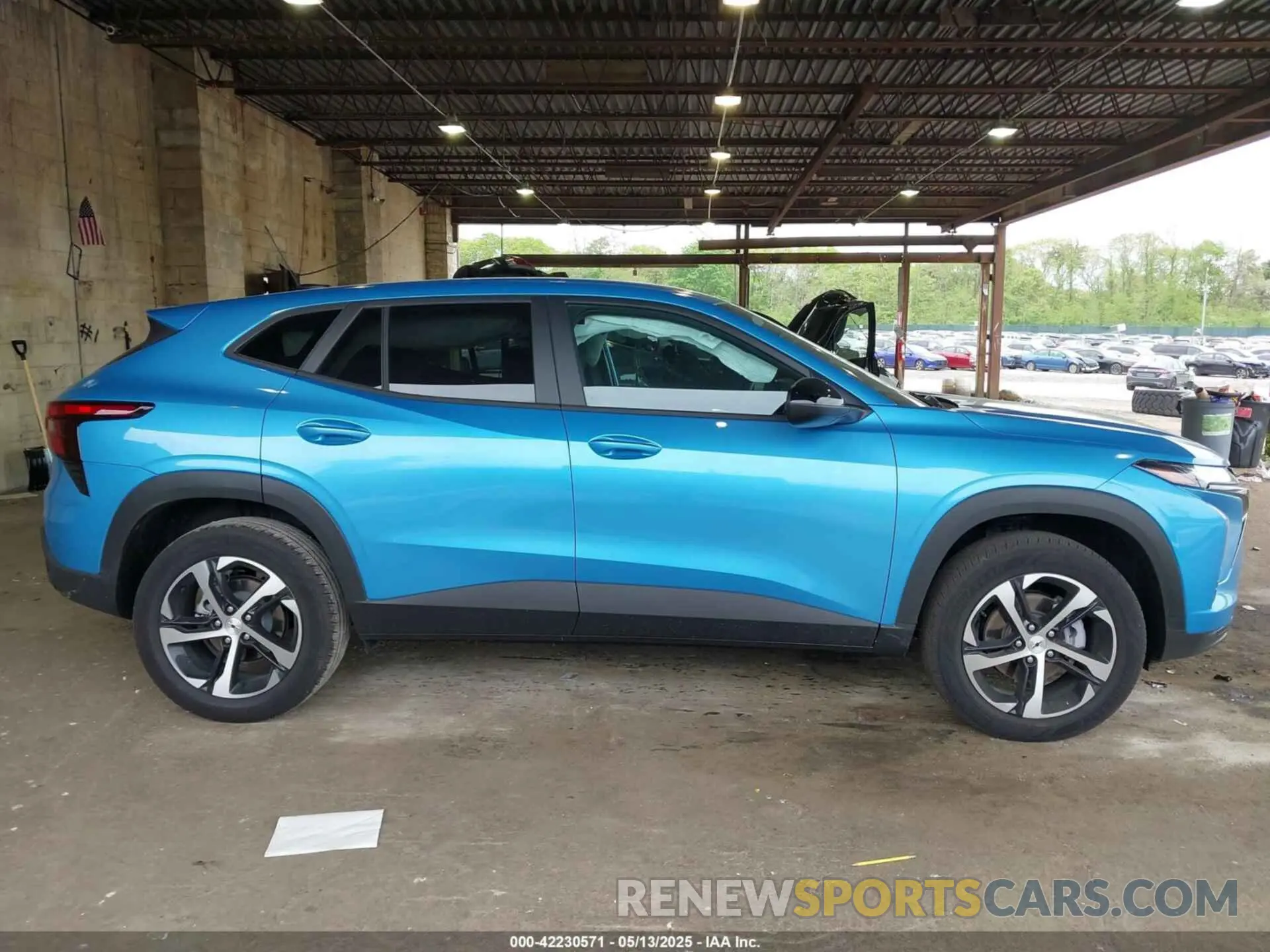 14 fotografías del automóvil dañado KL77LGEP4SC120161 CHEVROLET TRAX 2025