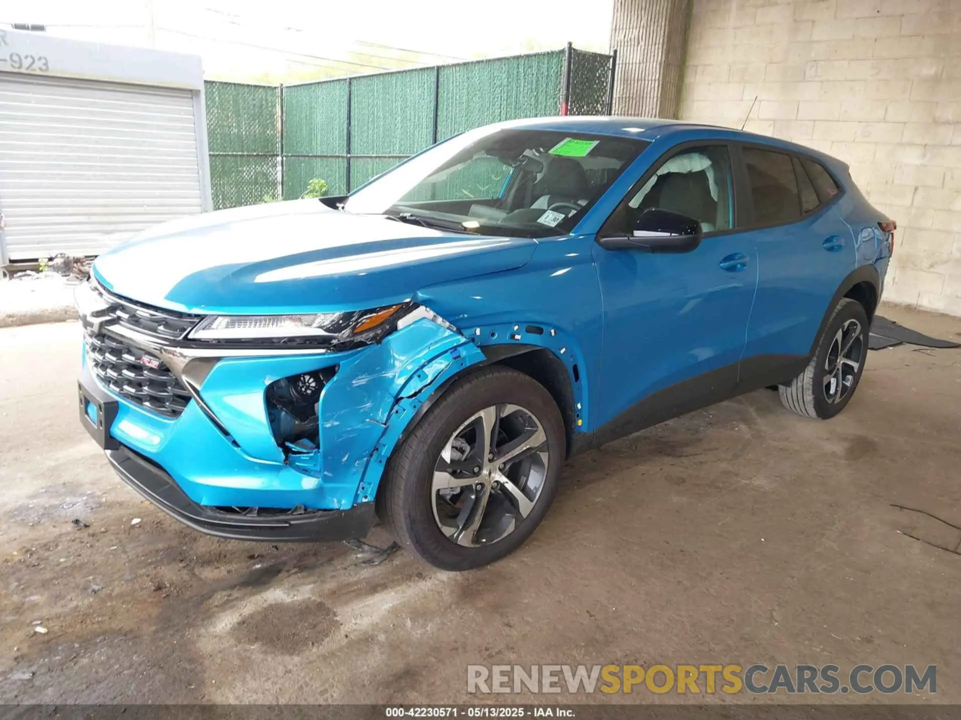 2 fotografías del automóvil dañado KL77LGEP4SC120161 CHEVROLET TRAX 2025