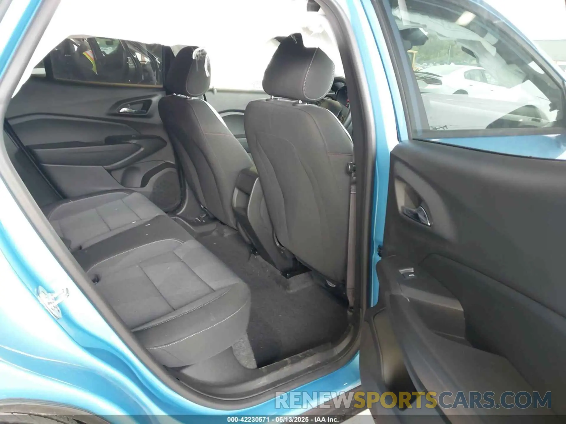 8 fotografías del automóvil dañado KL77LGEP4SC120161 CHEVROLET TRAX 2025