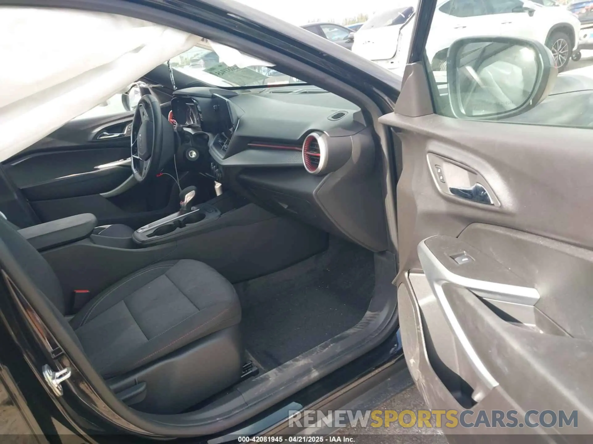 5 fotografías del automóvil dañado KL77LGEP6SC072758 CHEVROLET TRAX 2025