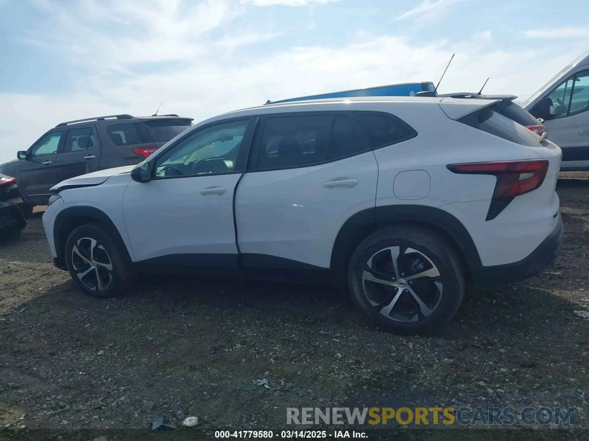 14 fotografías del automóvil dañado KL77LGEP8SC043648 CHEVROLET TRAX 2025