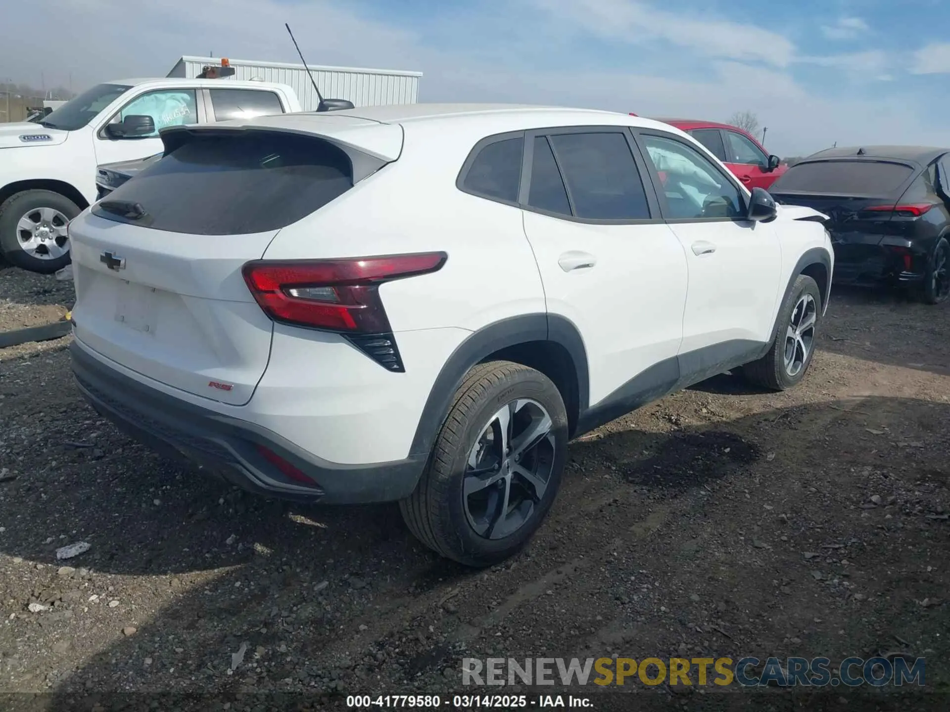 4 fotografías del automóvil dañado KL77LGEP8SC043648 CHEVROLET TRAX 2025