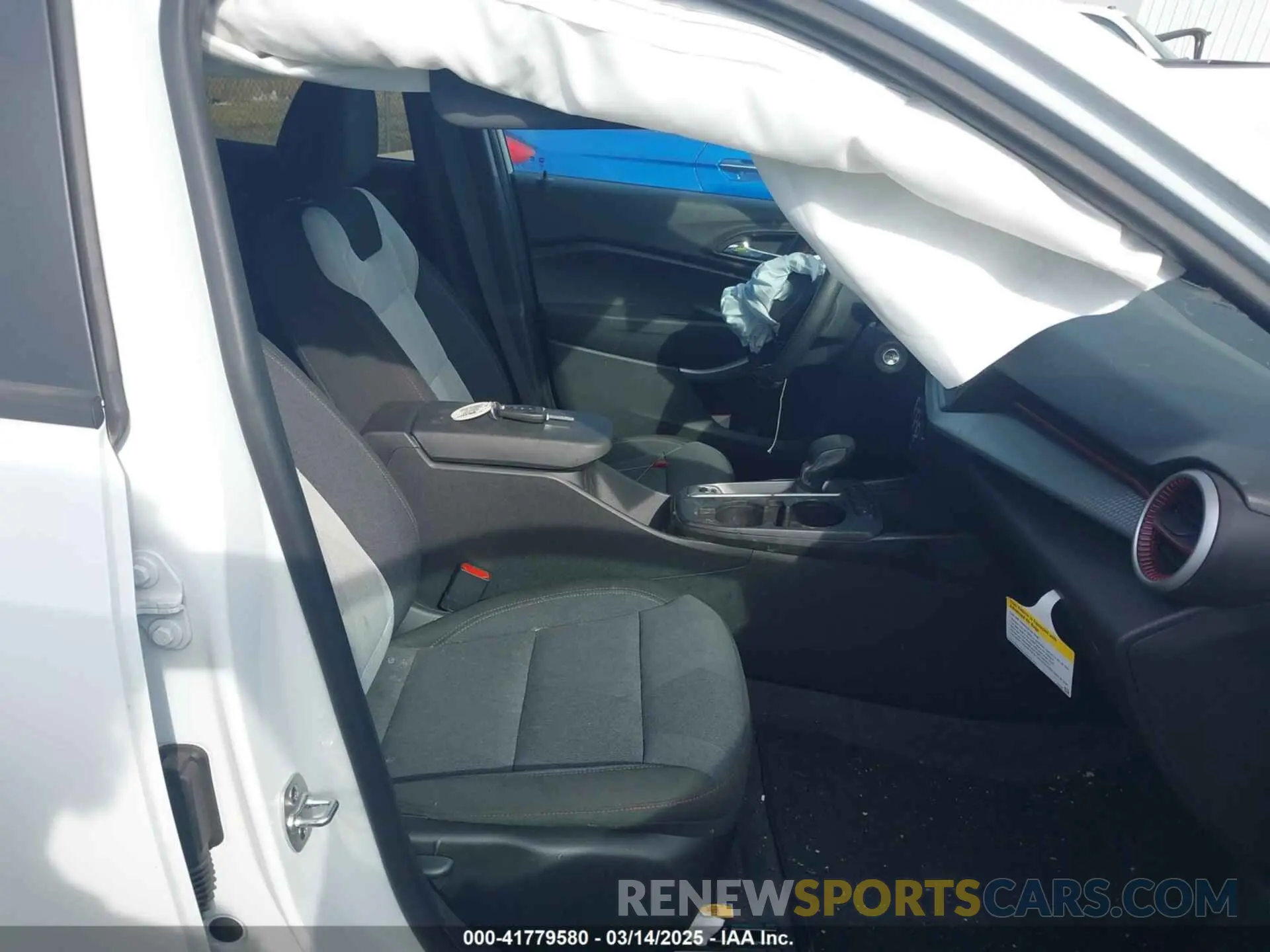 5 fotografías del automóvil dañado KL77LGEP8SC043648 CHEVROLET TRAX 2025