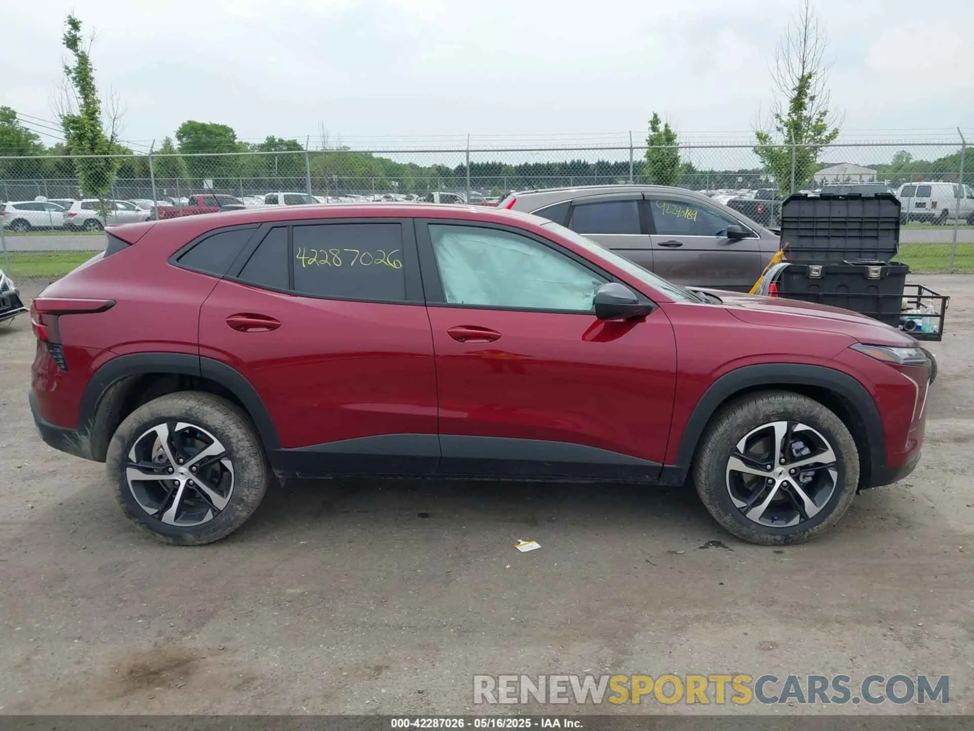 13 fotografías del automóvil dañado KL77LGEP8SC121717 CHEVROLET TRAX 2025