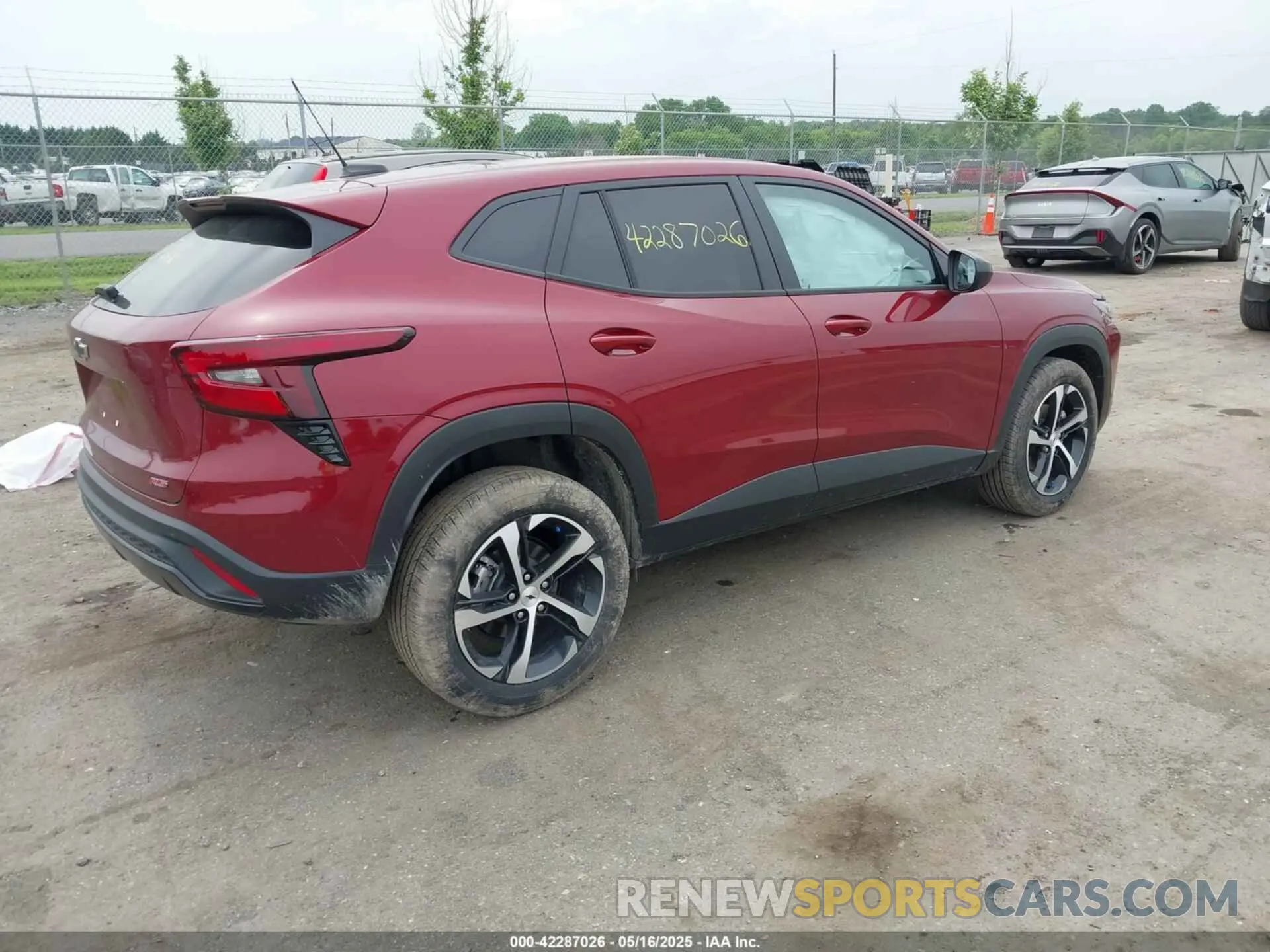 4 fotografías del automóvil dañado KL77LGEP8SC121717 CHEVROLET TRAX 2025