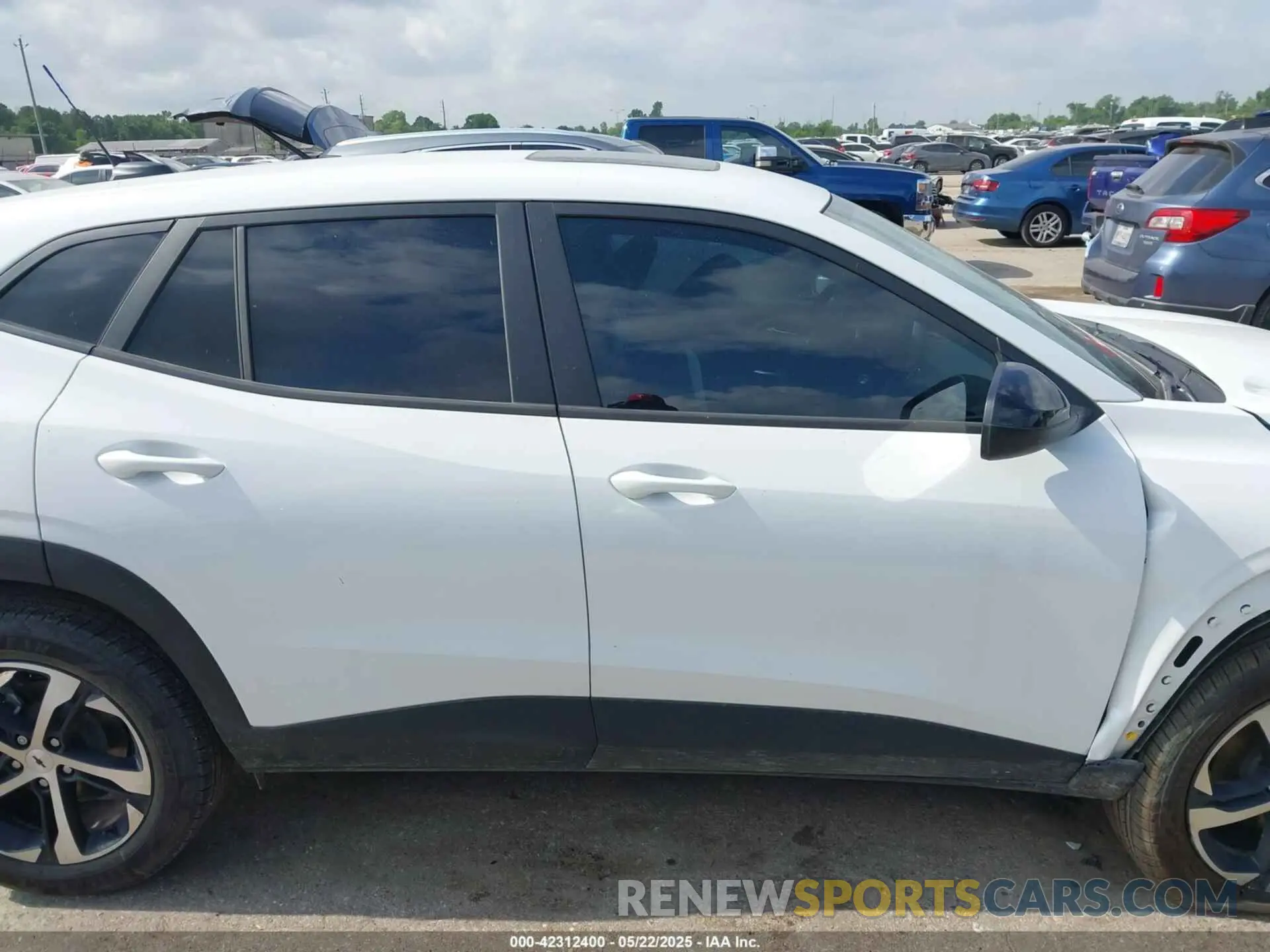 13 fotografías del automóvil dañado KL77LGEP9SC107776 CHEVROLET TRAX 2025
