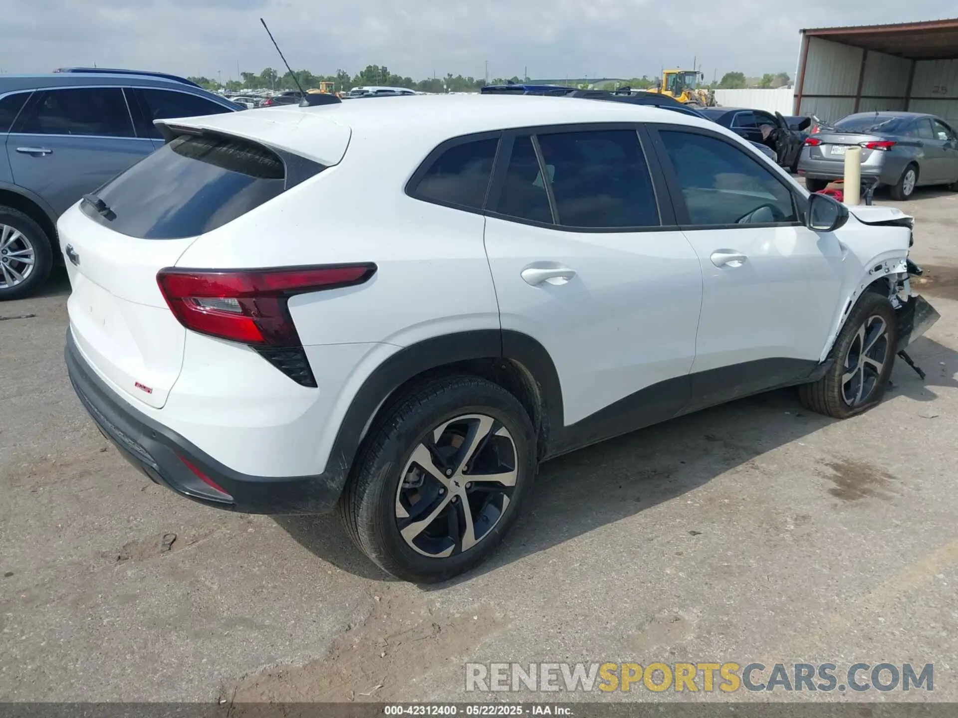 4 fotografías del automóvil dañado KL77LGEP9SC107776 CHEVROLET TRAX 2025