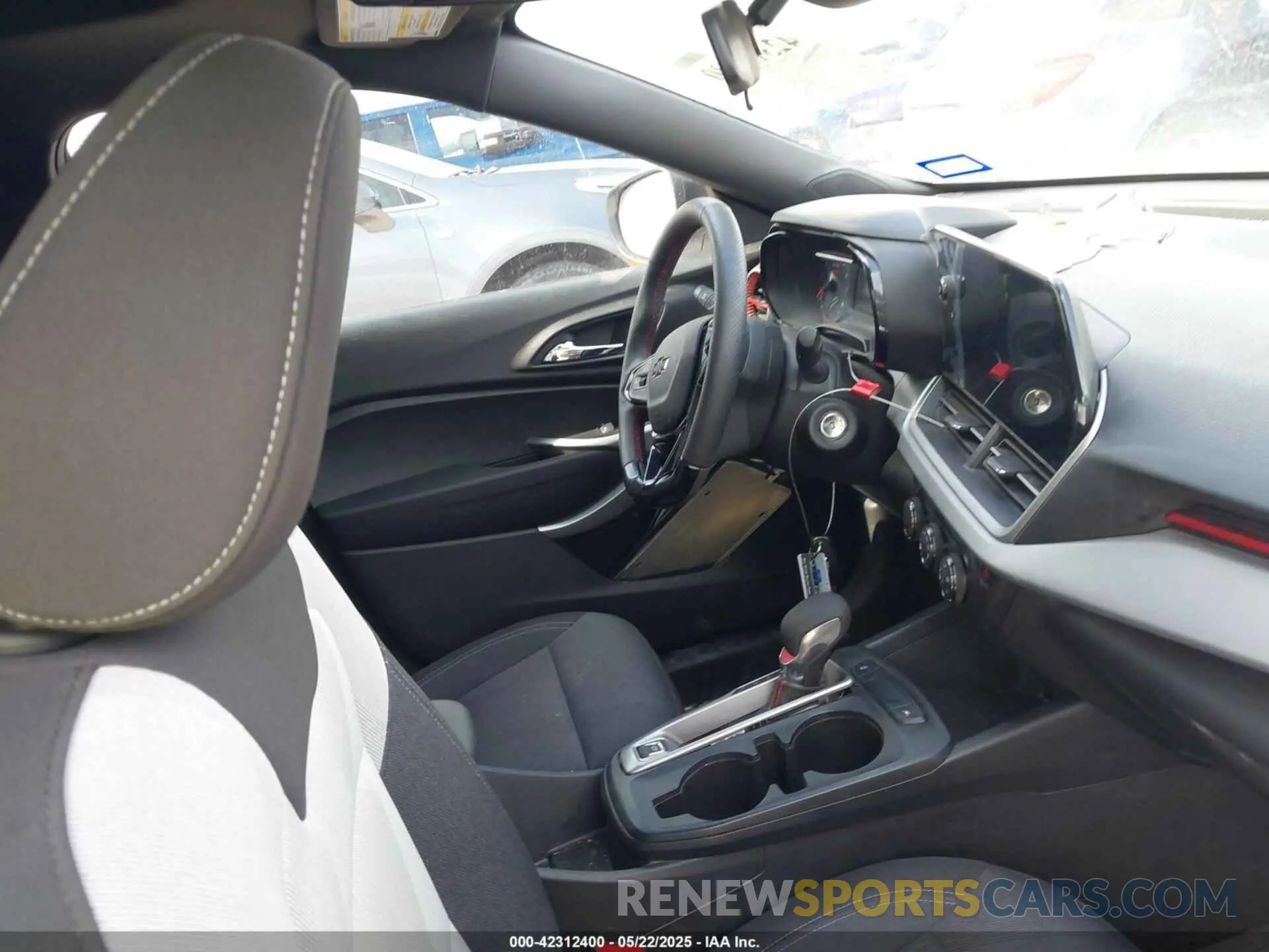 5 fotografías del automóvil dañado KL77LGEP9SC107776 CHEVROLET TRAX 2025