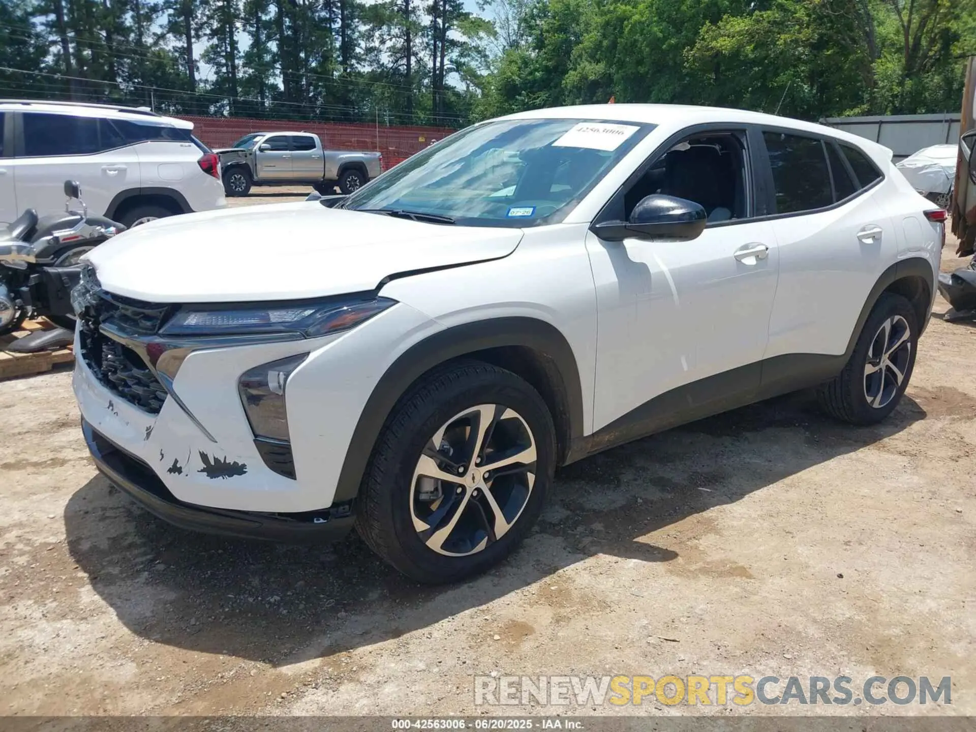 2 fotografías del automóvil dañado KL77LGEPXSC072780 CHEVROLET TRAX 2025