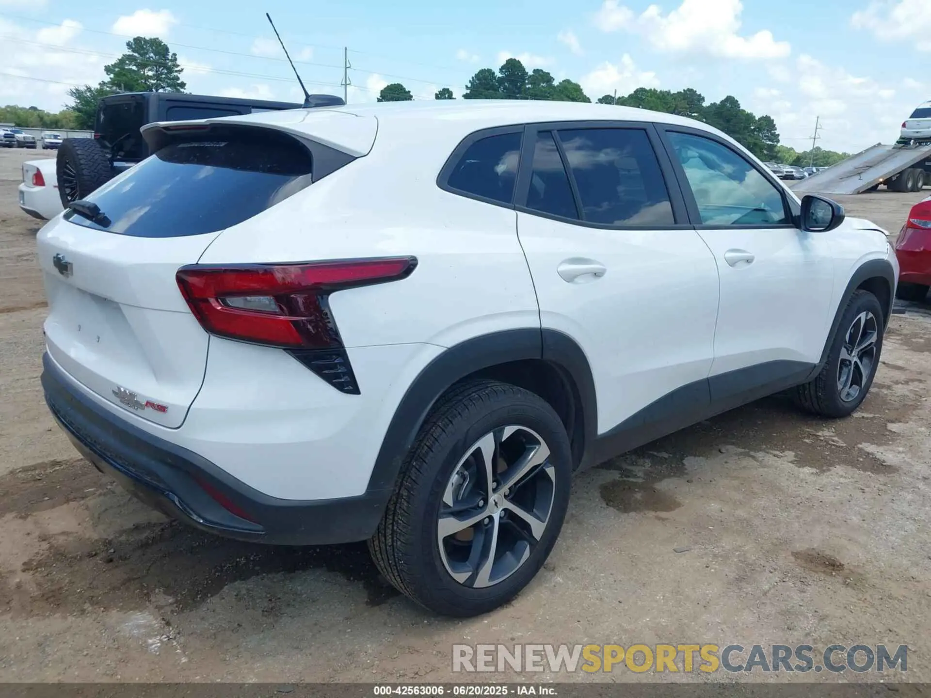 4 fotografías del automóvil dañado KL77LGEPXSC072780 CHEVROLET TRAX 2025