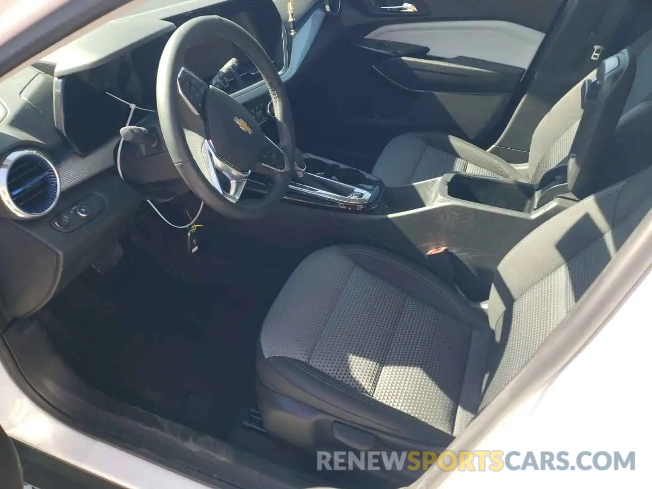 7 fotografías del automóvil dañado KL77LHEP0SC020595 CHEVROLET TRAX 2025