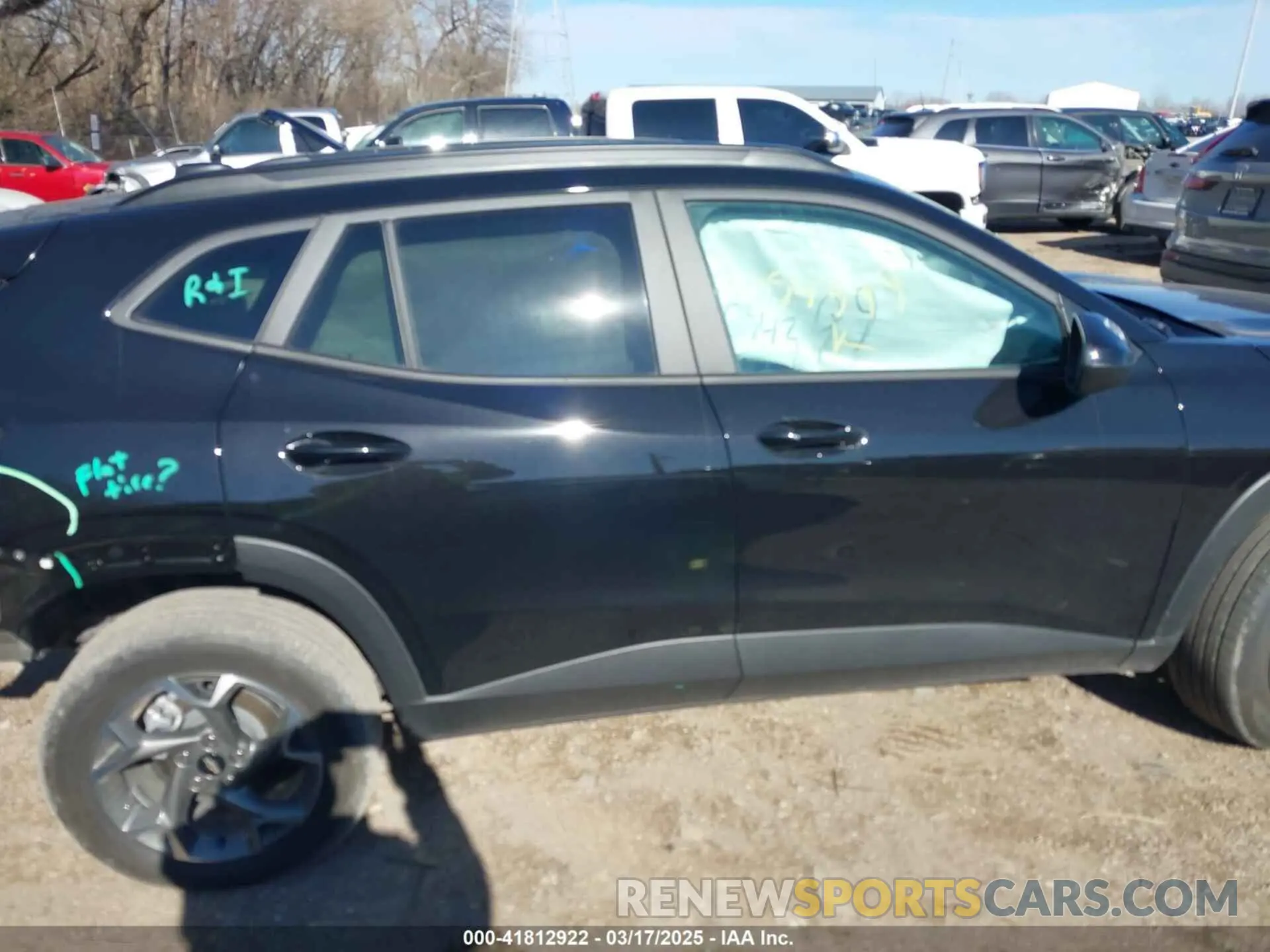 13 fotografías del automóvil dañado KL77LHEP1SC084399 CHEVROLET TRAX 2025