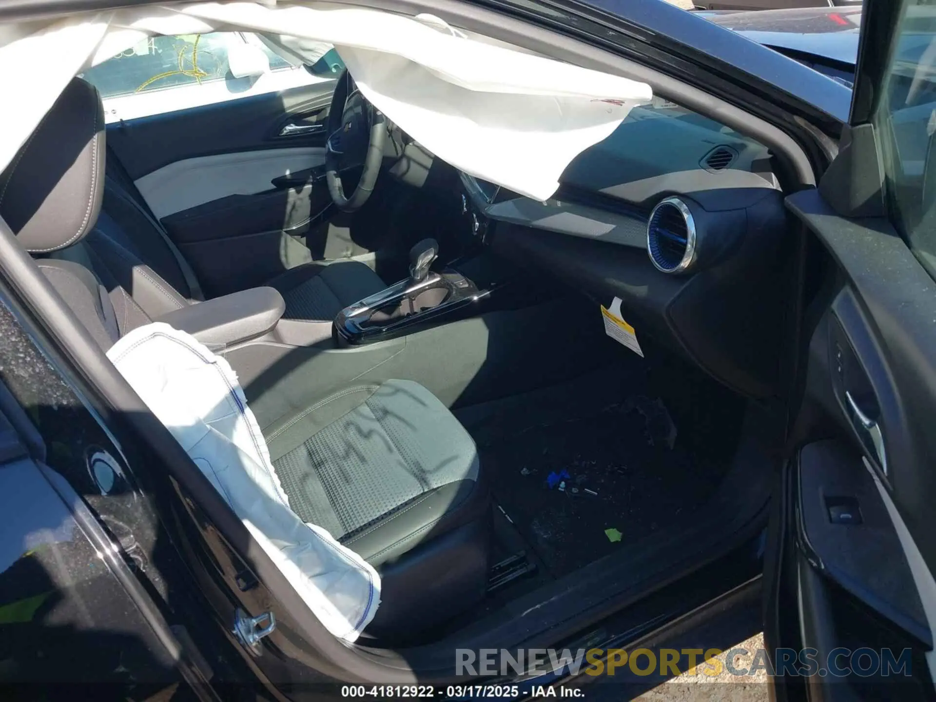 5 fotografías del automóvil dañado KL77LHEP1SC084399 CHEVROLET TRAX 2025