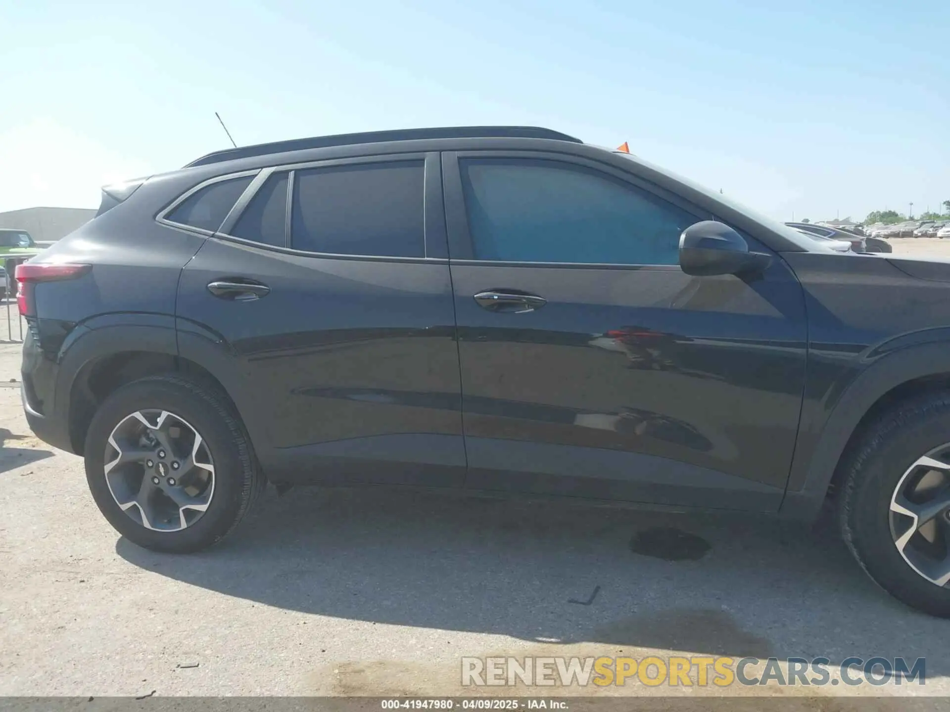 13 fotografías del automóvil dañado KL77LHEP4SC023659 CHEVROLET TRAX 2025