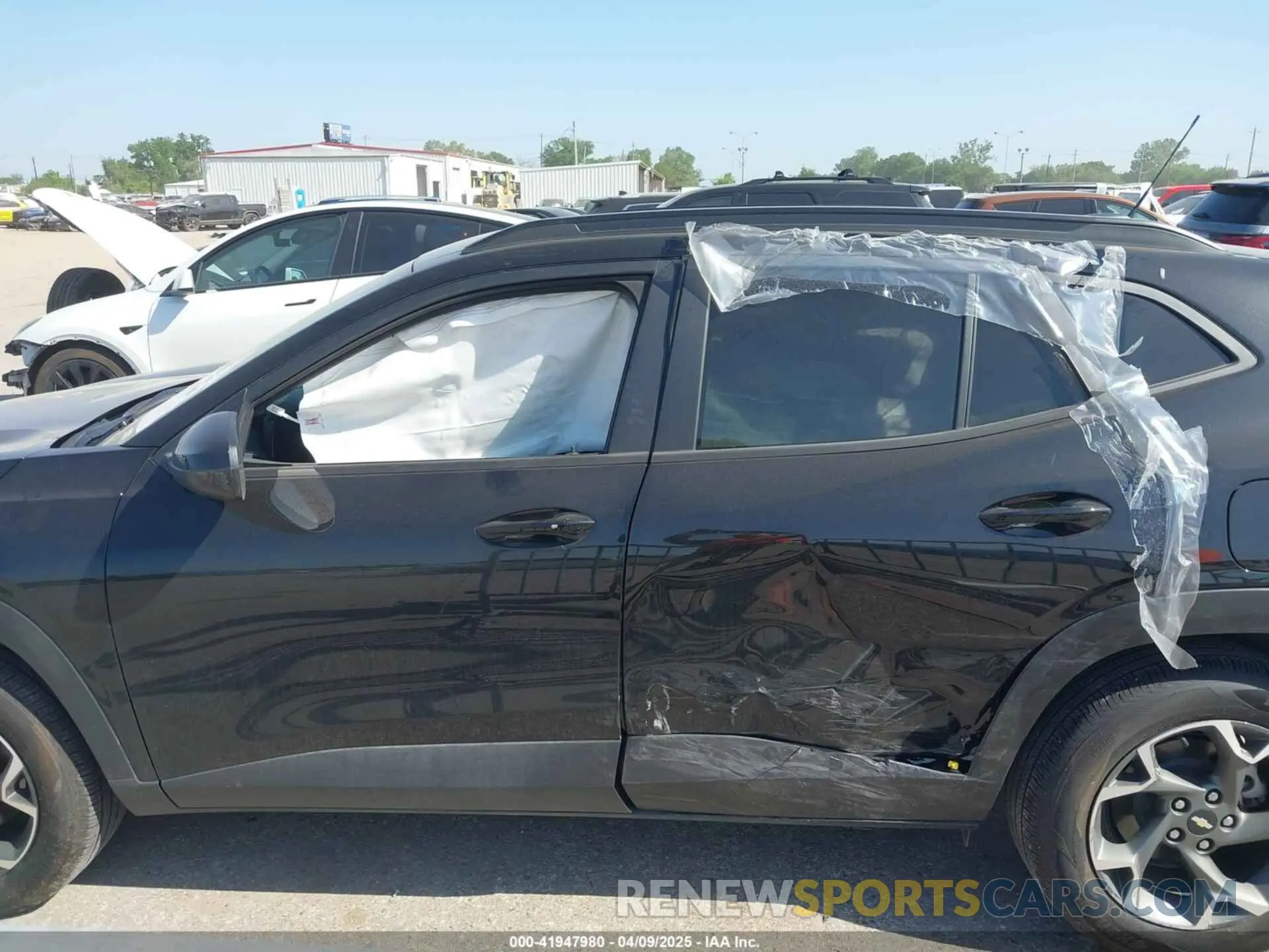 14 fotografías del automóvil dañado KL77LHEP4SC023659 CHEVROLET TRAX 2025