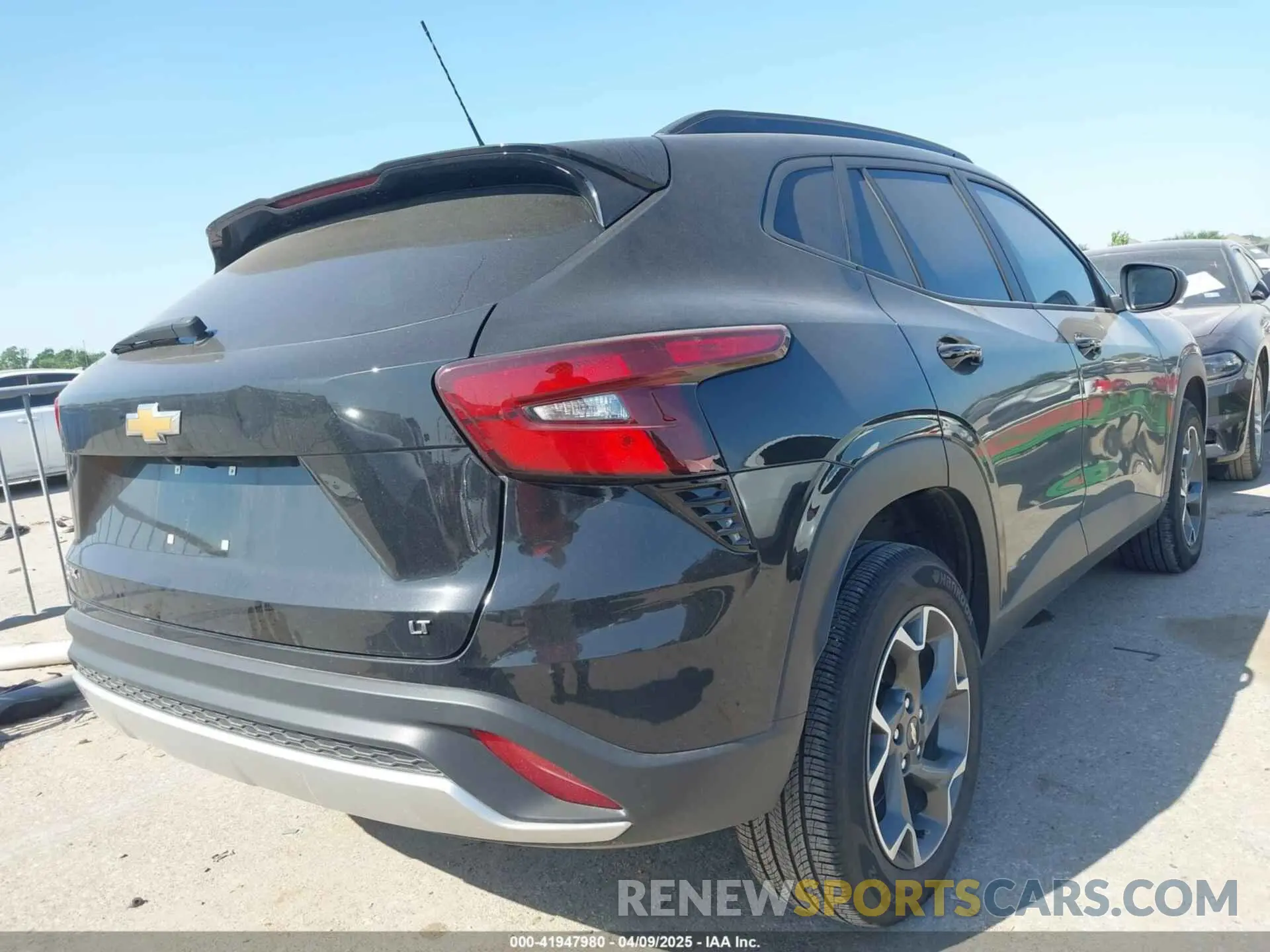 4 fotografías del automóvil dañado KL77LHEP4SC023659 CHEVROLET TRAX 2025
