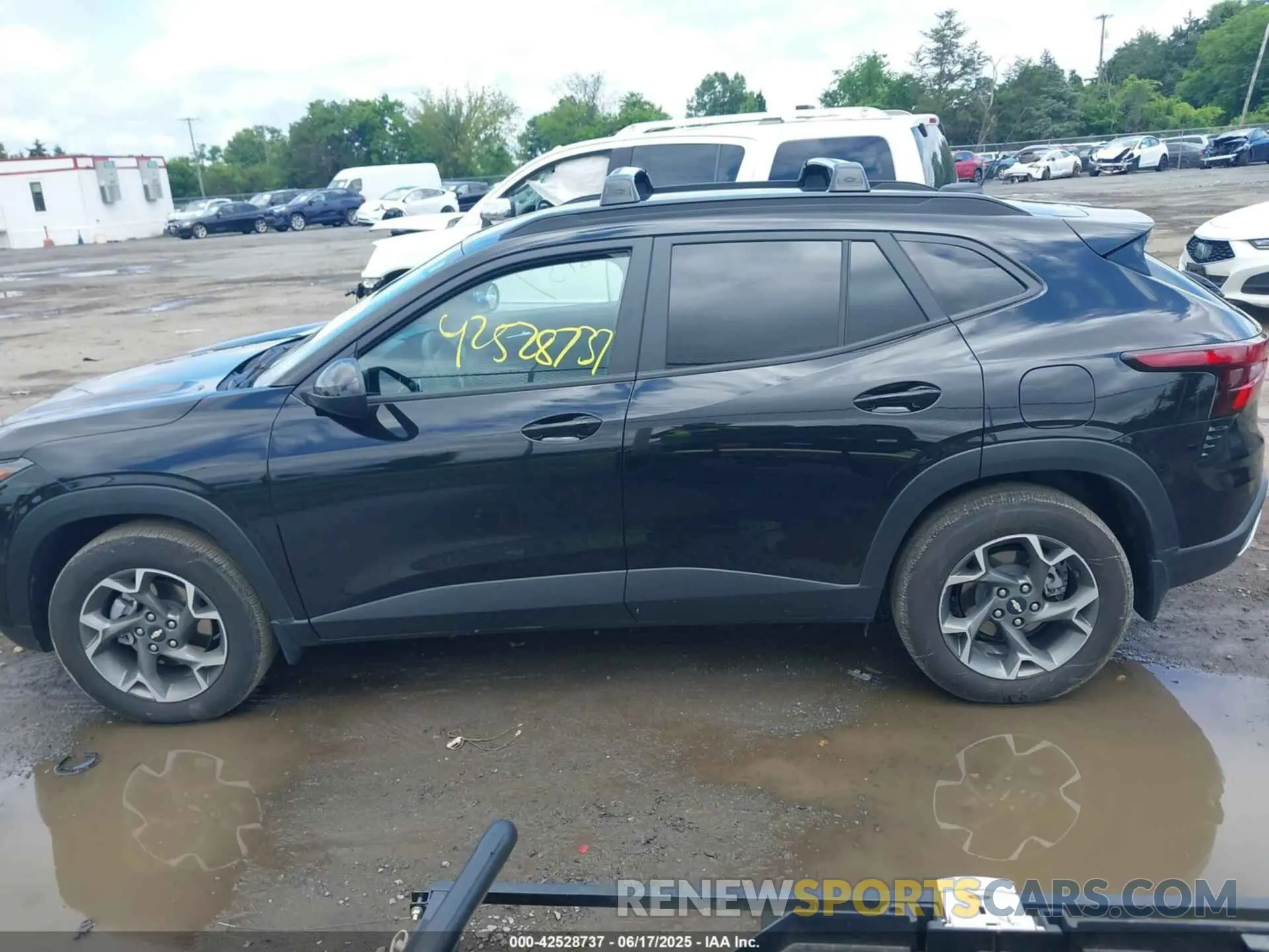 14 fotografías del automóvil dañado KL77LHEP4SC049470 CHEVROLET TRAX 2025