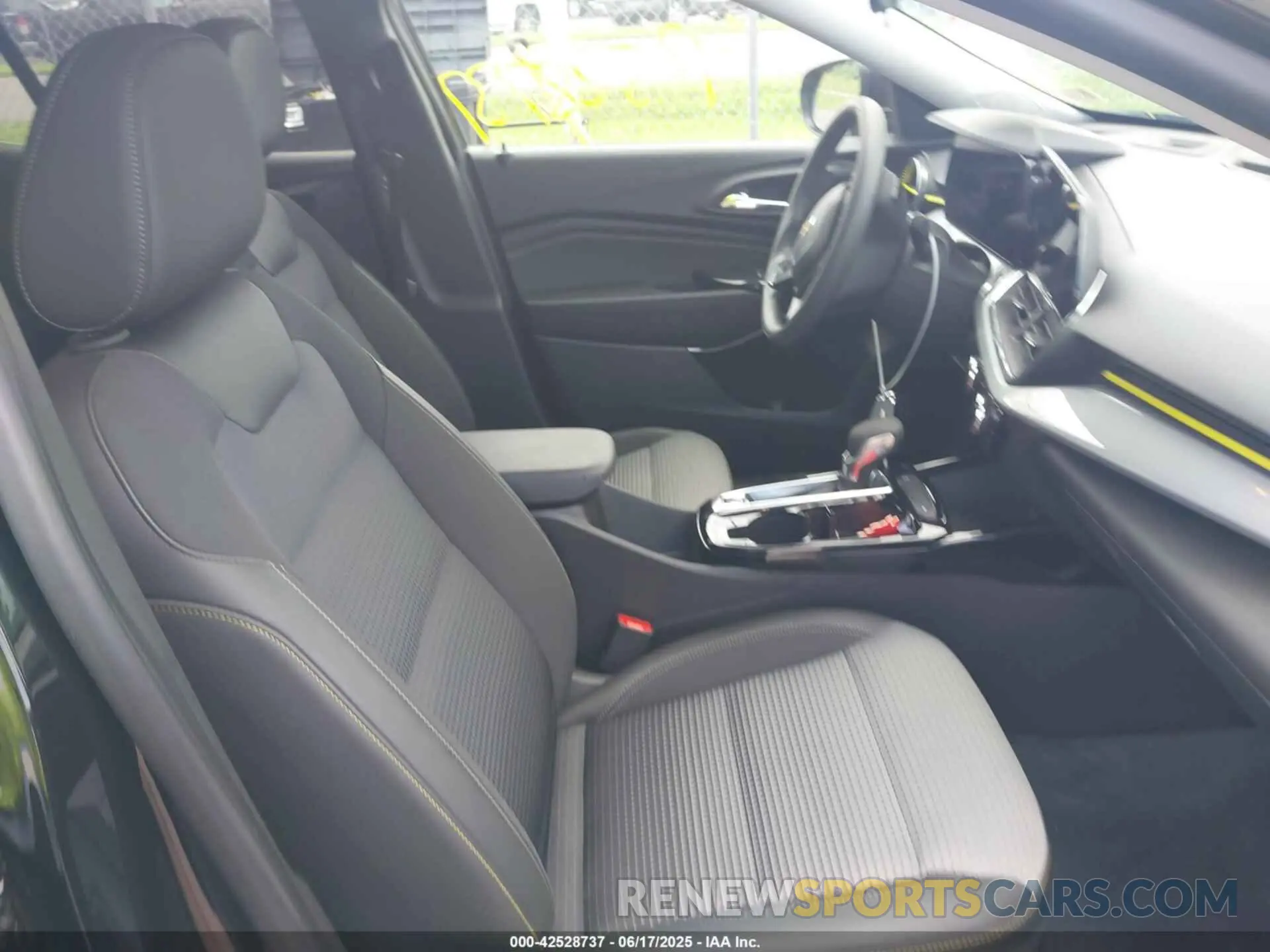 5 fotografías del automóvil dañado KL77LHEP4SC049470 CHEVROLET TRAX 2025