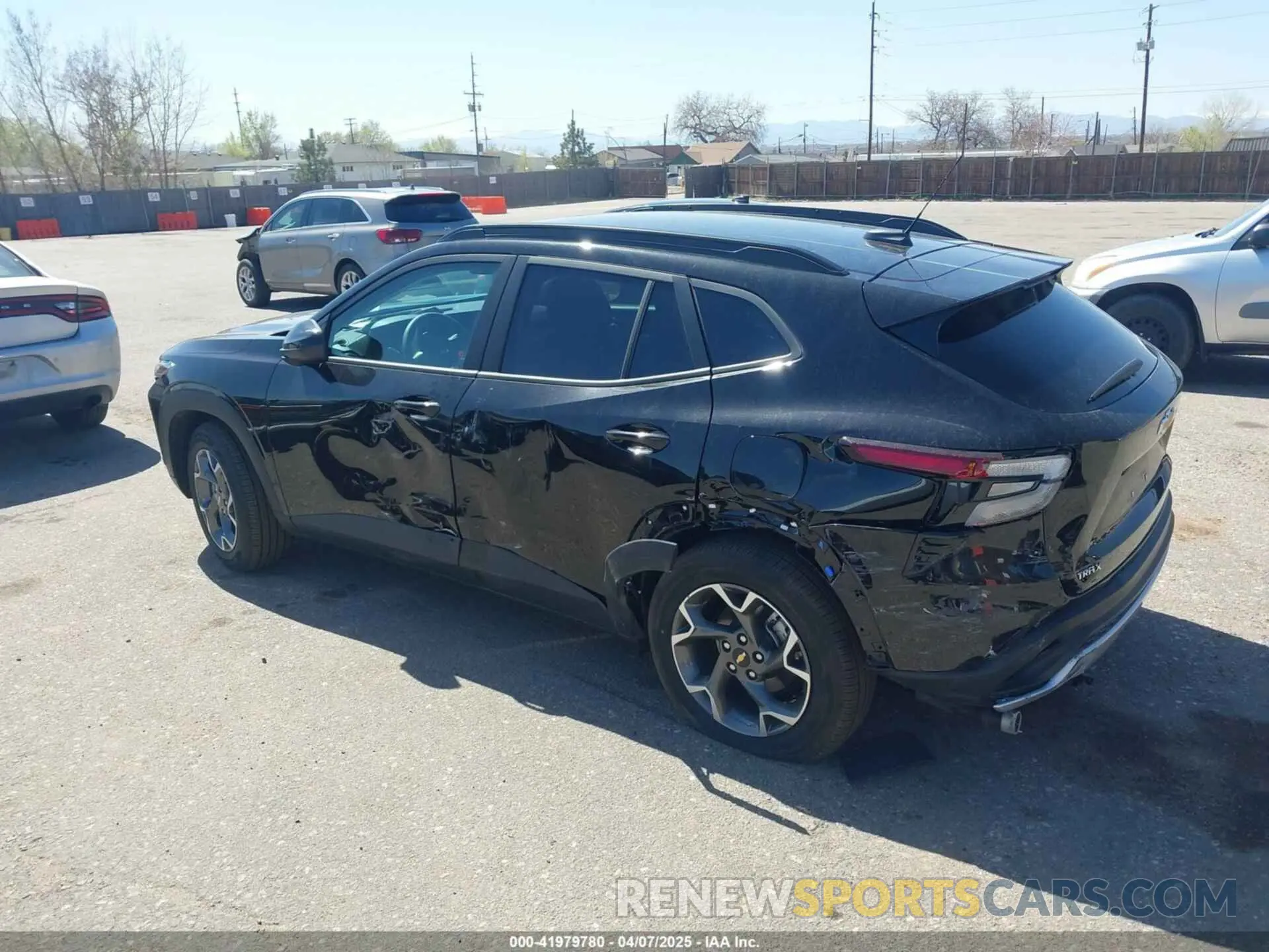 3 fotografías del automóvil dañado KL77LHEP4SC155563 CHEVROLET TRAX 2025