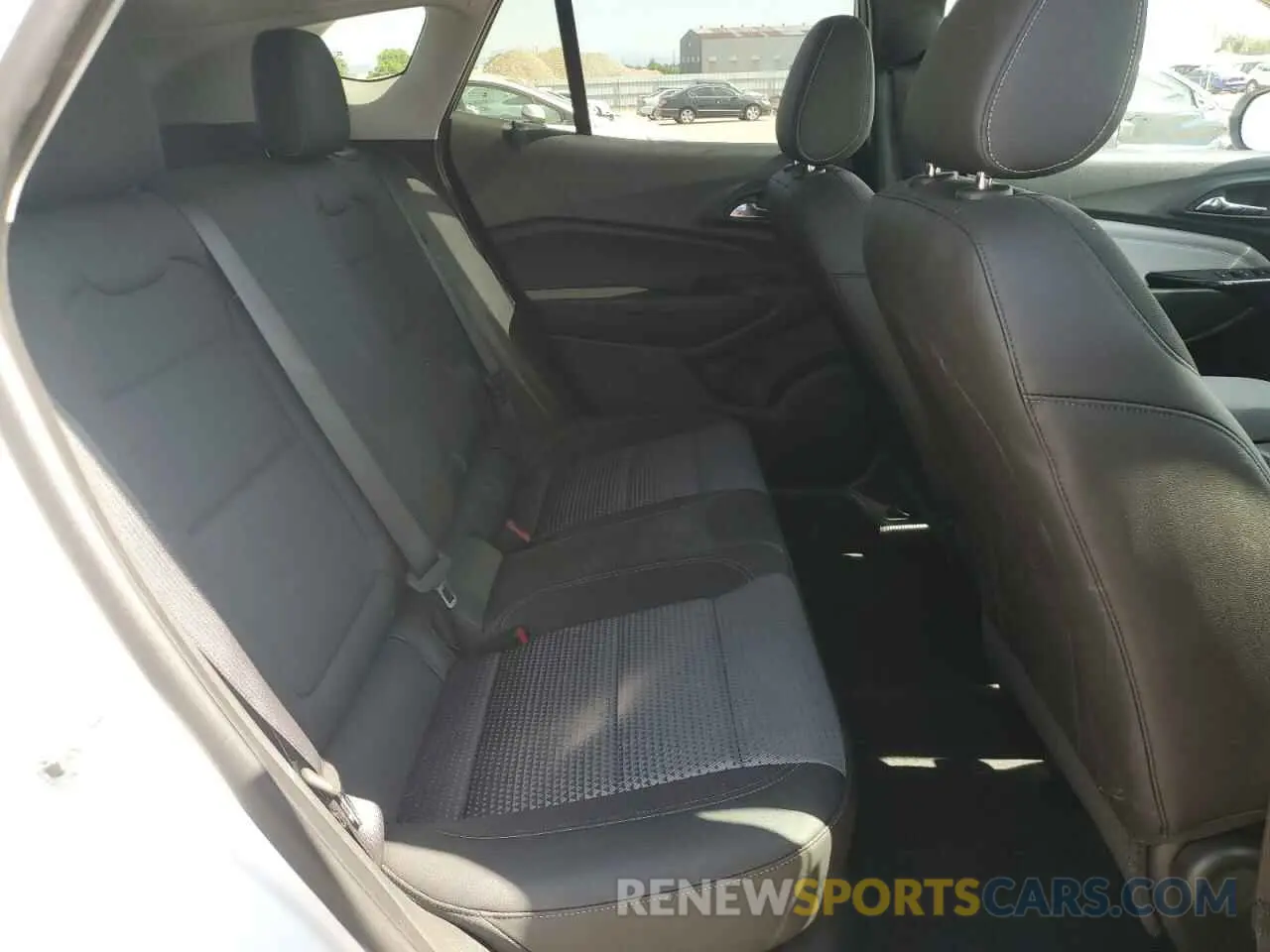 11 fotografías del automóvil dañado KL77LHEP4SC227930 CHEVROLET TRAX 2025