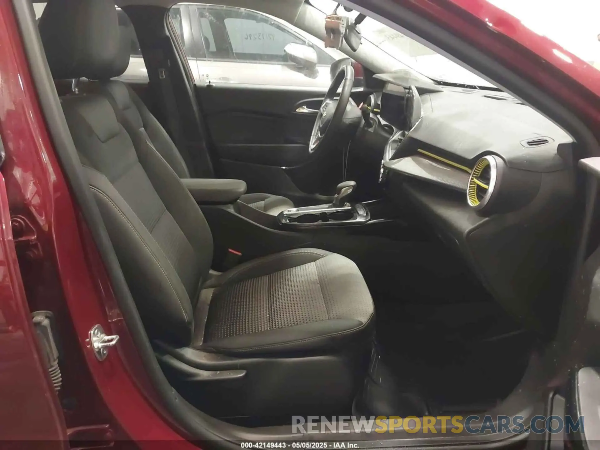 5 fotografías del automóvil dañado KL77LHEP5SC006868 CHEVROLET TRAX 2025