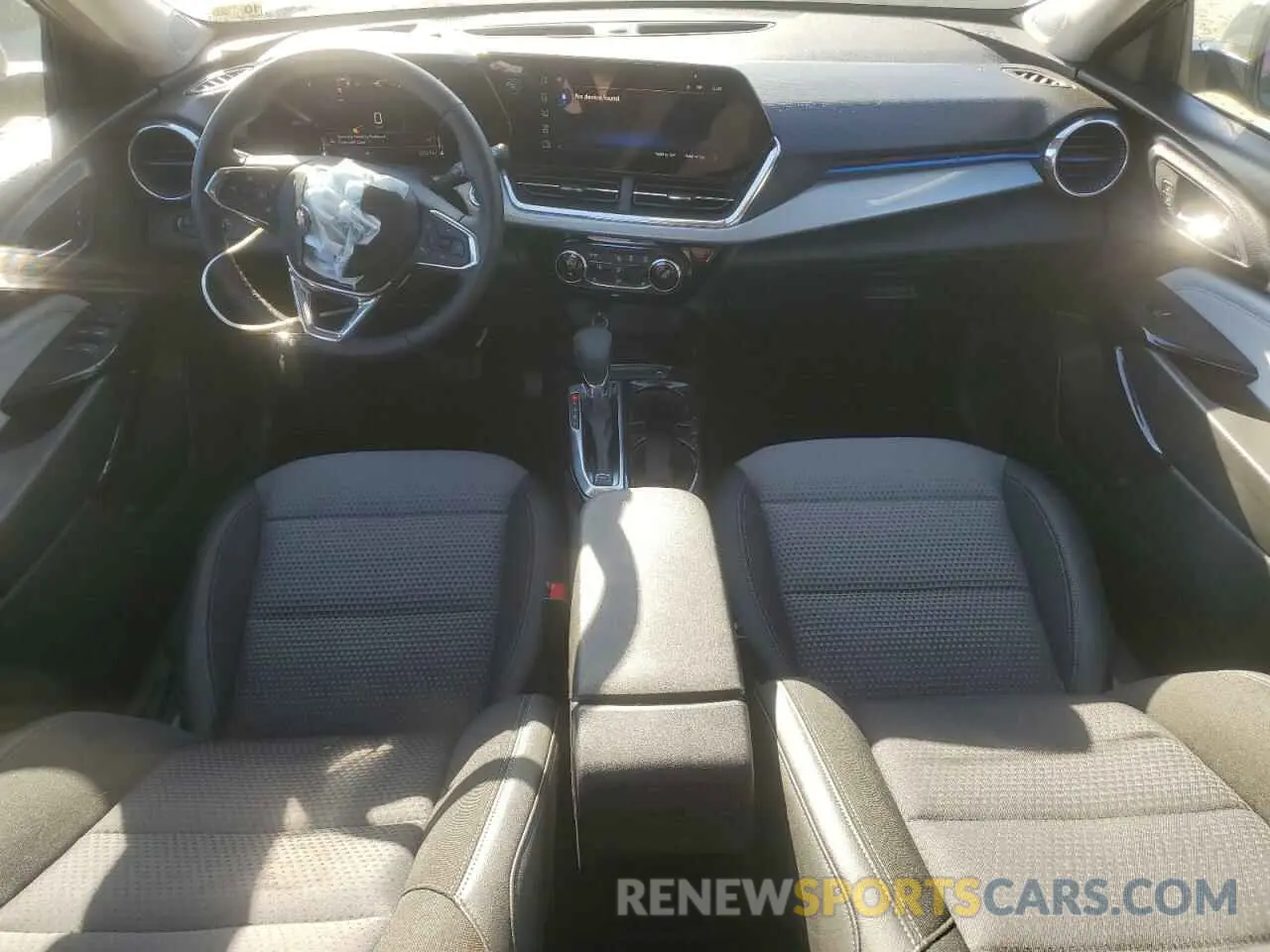 8 fotografías del automóvil dañado KL77LHEP5SC089251 CHEVROLET TRAX 2025