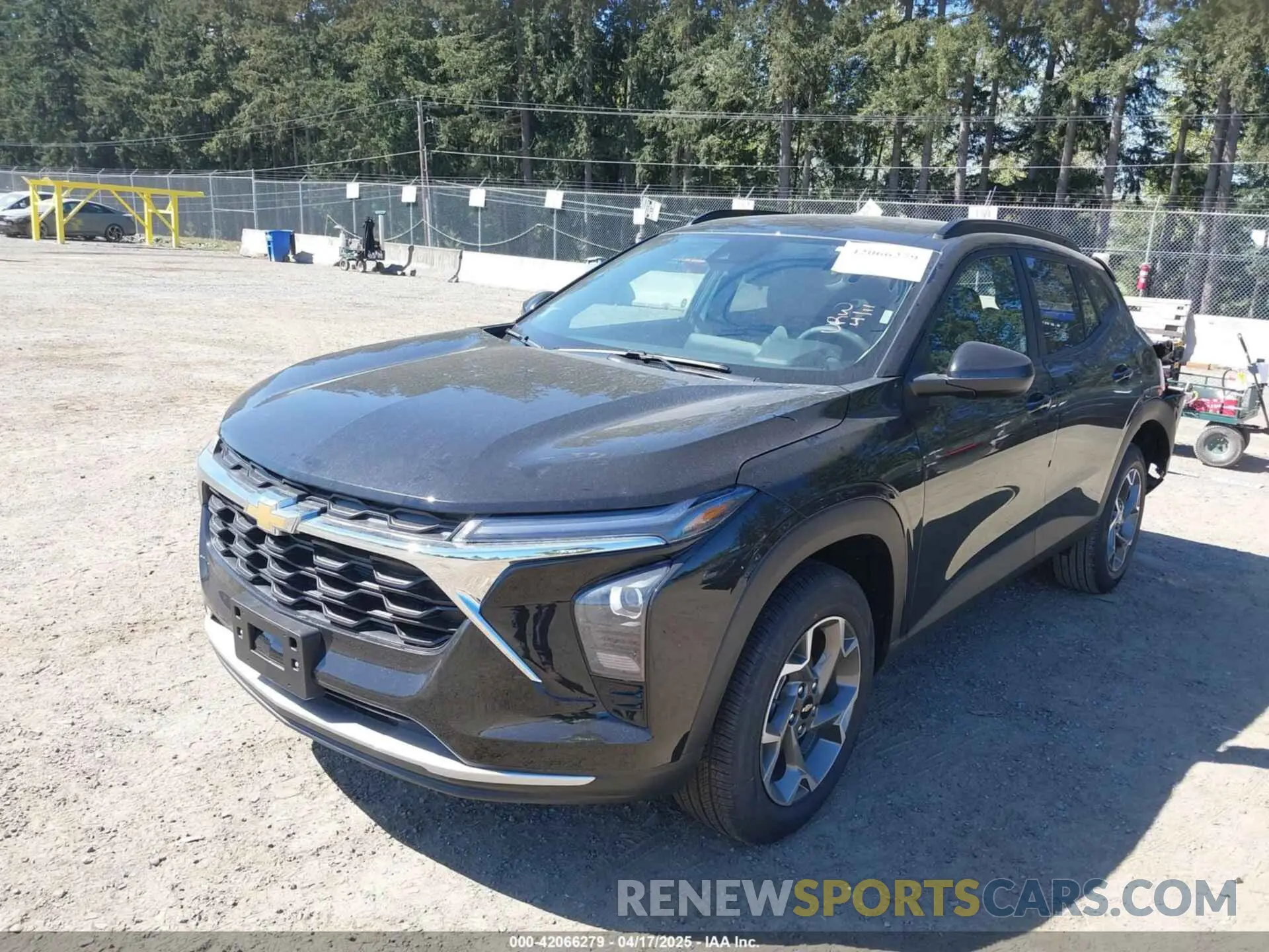 2 fotografías del automóvil dañado KL77LHEP5SC230402 CHEVROLET TRAX 2025