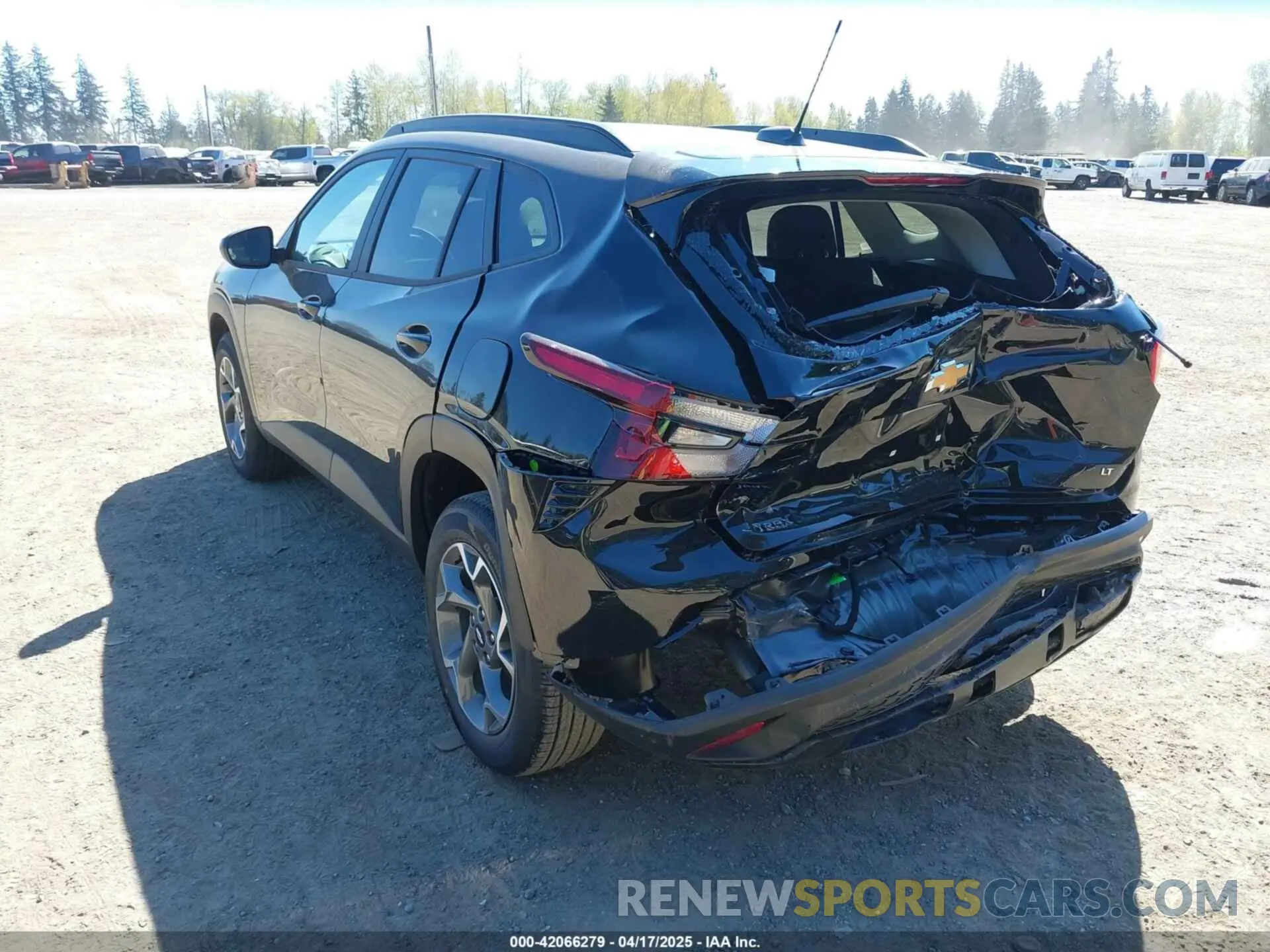 3 fotografías del automóvil dañado KL77LHEP5SC230402 CHEVROLET TRAX 2025