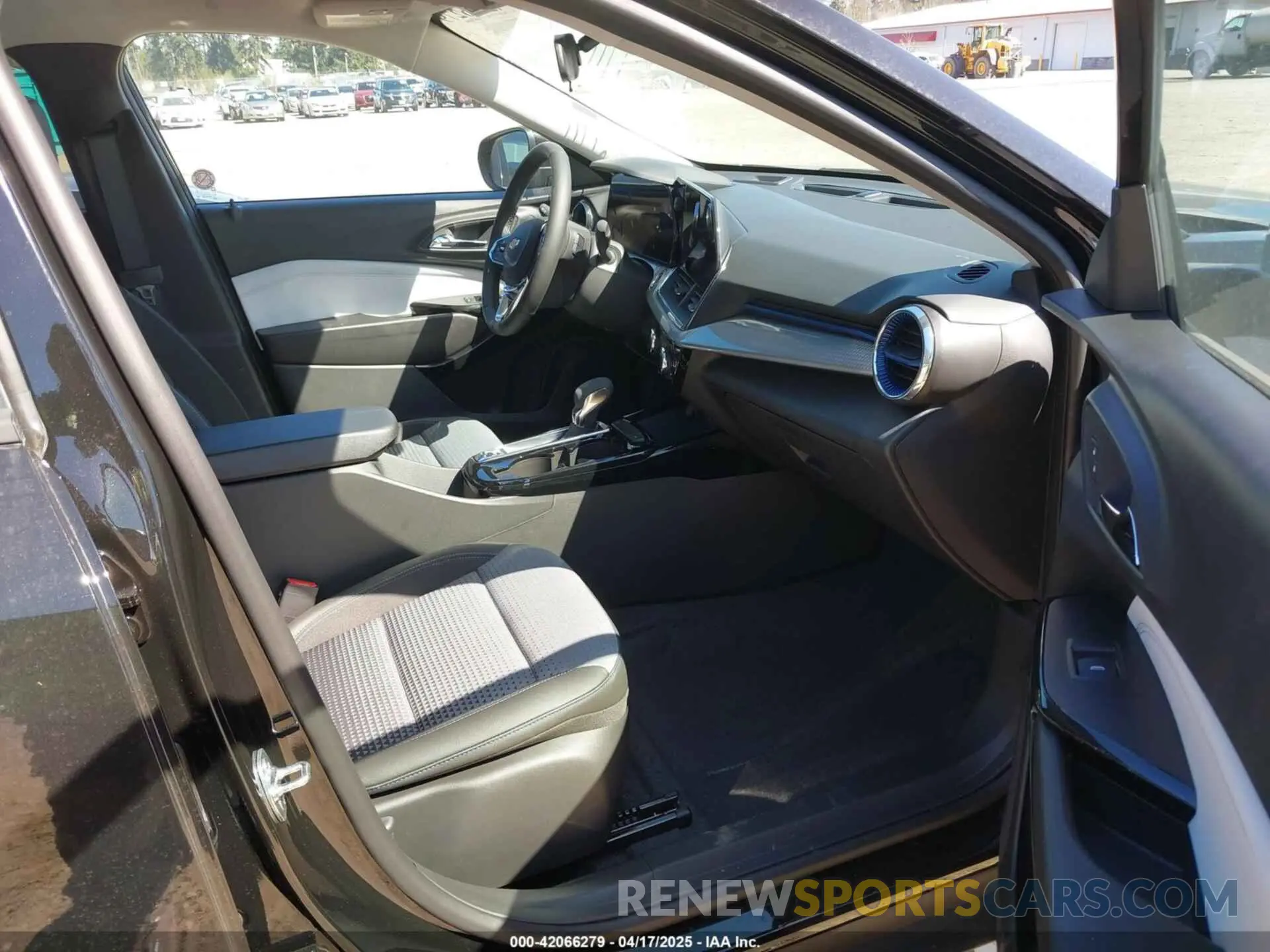 5 fotografías del automóvil dañado KL77LHEP5SC230402 CHEVROLET TRAX 2025