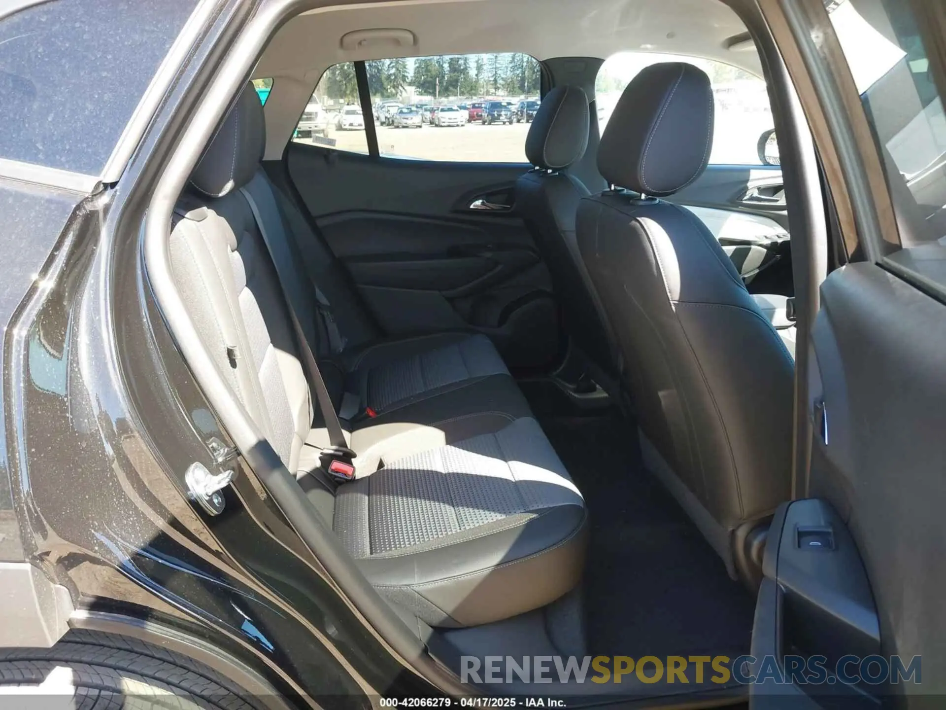 8 fotografías del automóvil dañado KL77LHEP5SC230402 CHEVROLET TRAX 2025