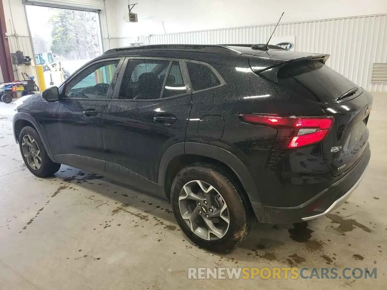 2 fotografías del automóvil dañado KL77LHEP6SC017877 CHEVROLET TRAX 2025