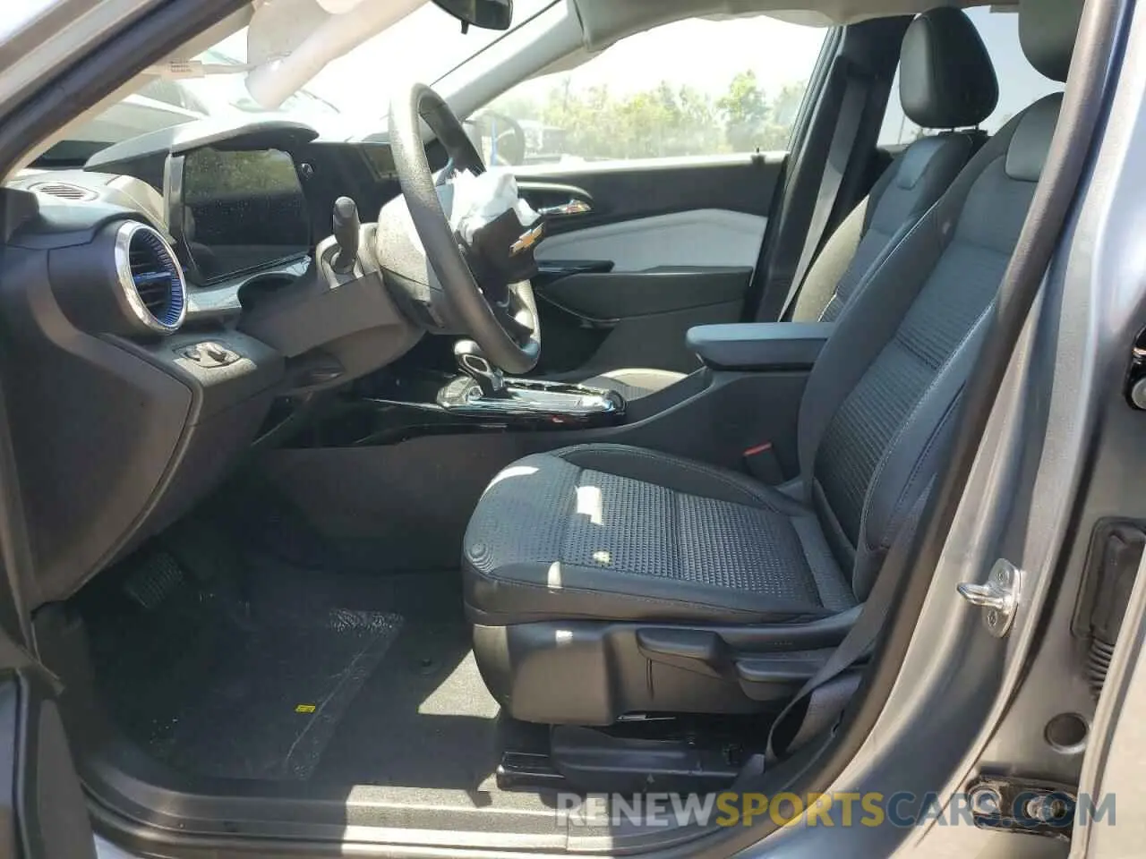 7 fotografías del automóvil dañado KL77LHEP6SC031505 CHEVROLET TRAX 2025