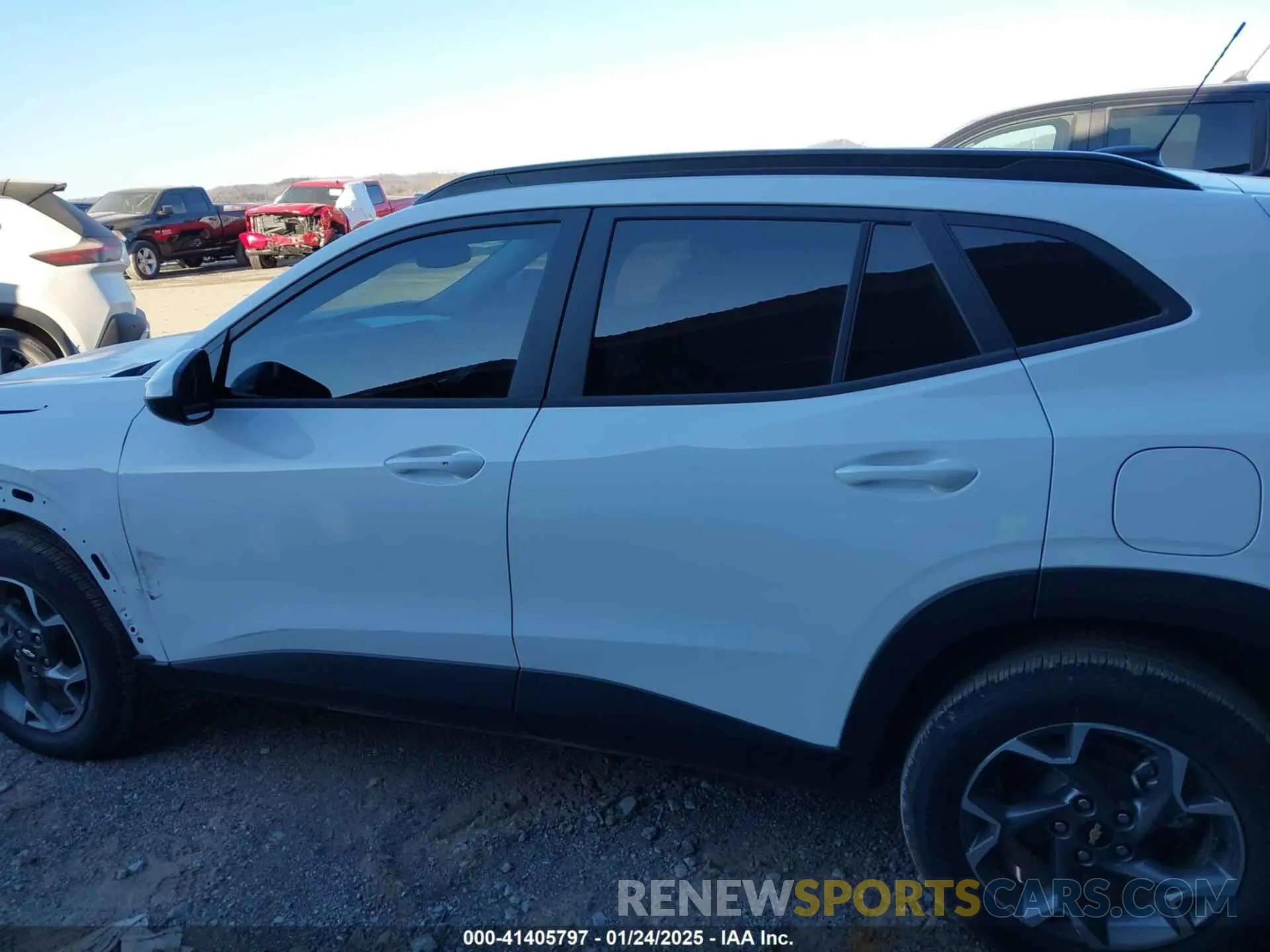 15 fotografías del automóvil dañado KL77LHEP6SC107532 CHEVROLET TRAX 2025