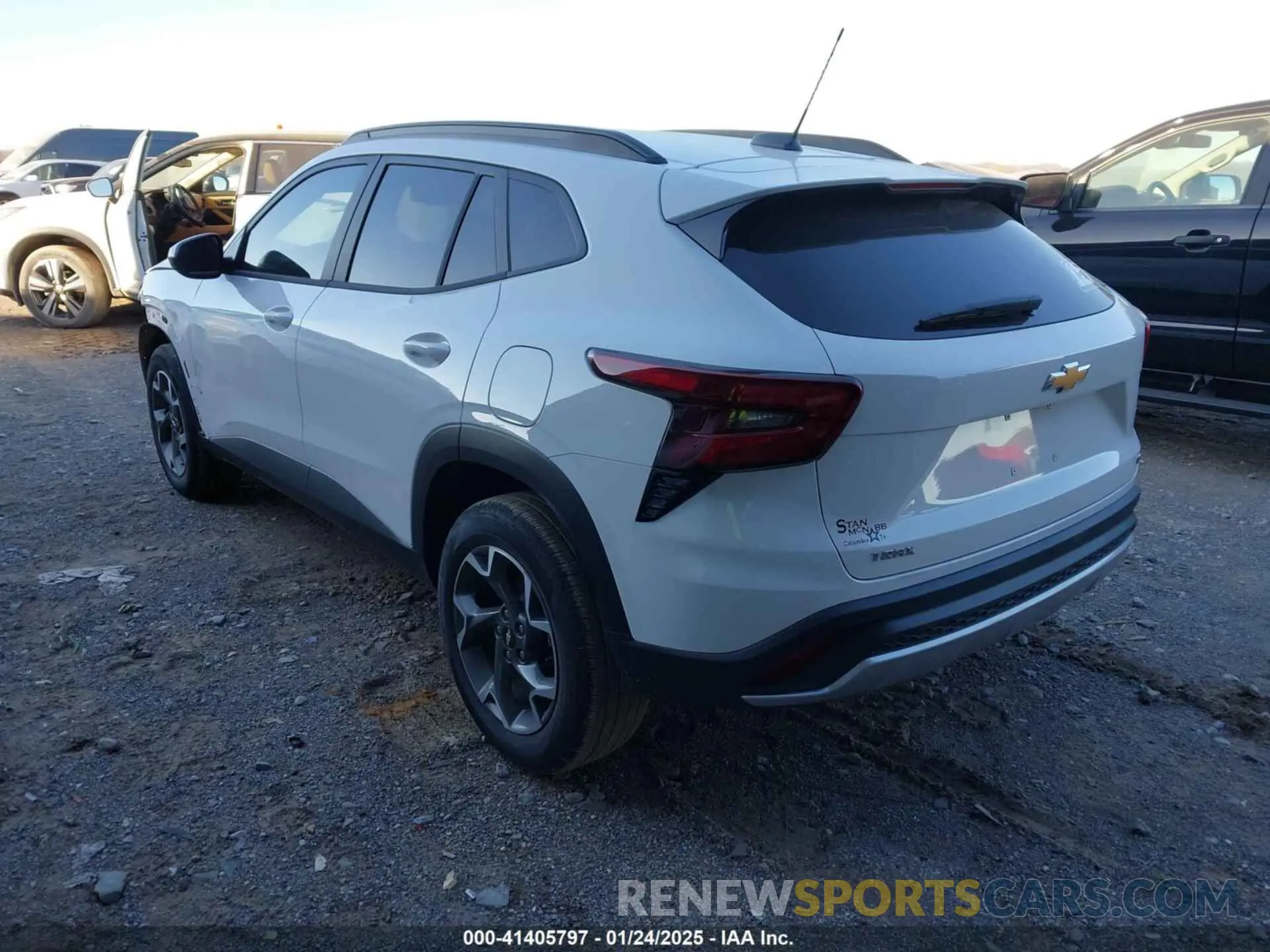 3 fotografías del automóvil dañado KL77LHEP6SC107532 CHEVROLET TRAX 2025