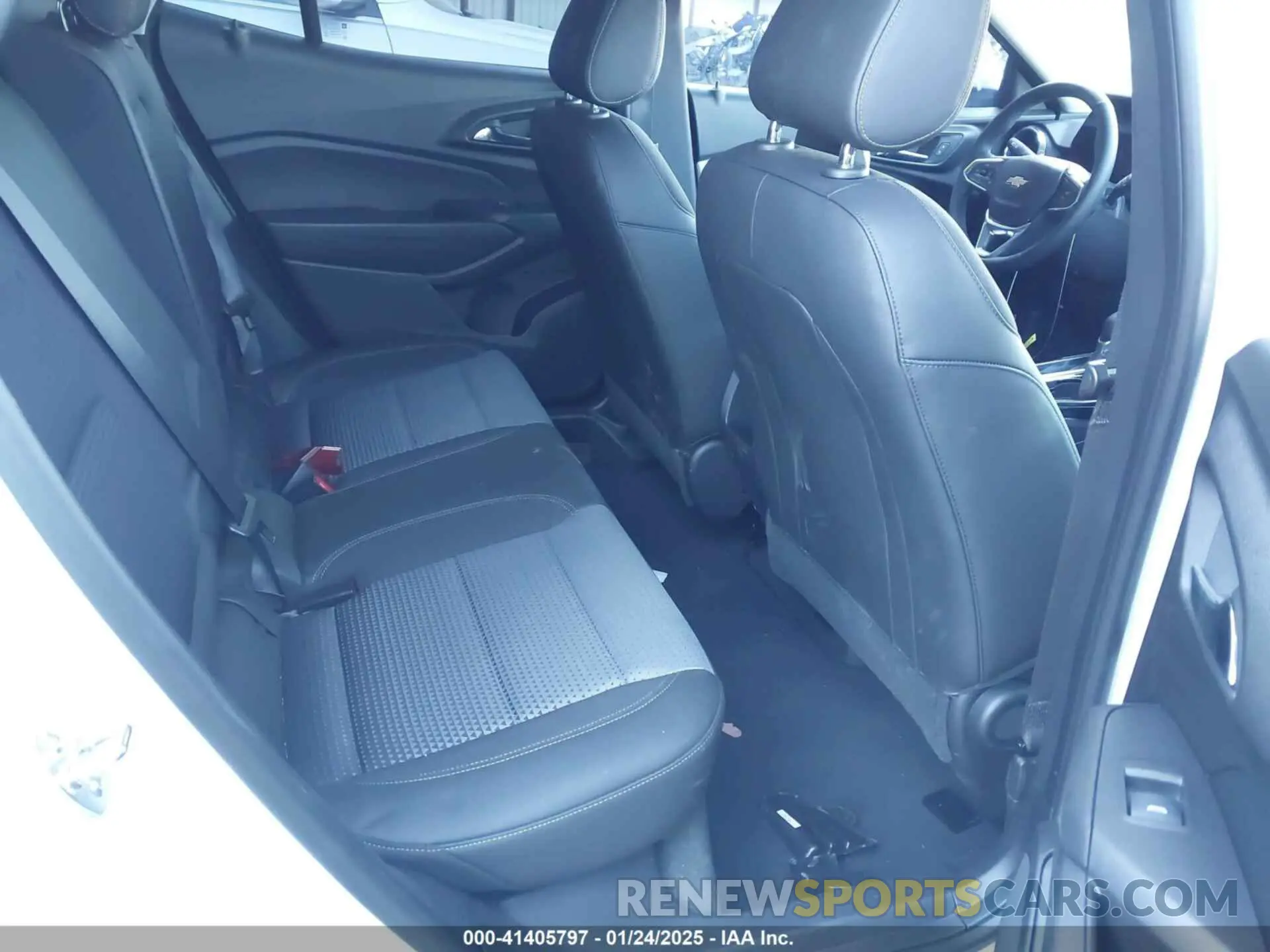 8 fotografías del automóvil dañado KL77LHEP6SC107532 CHEVROLET TRAX 2025