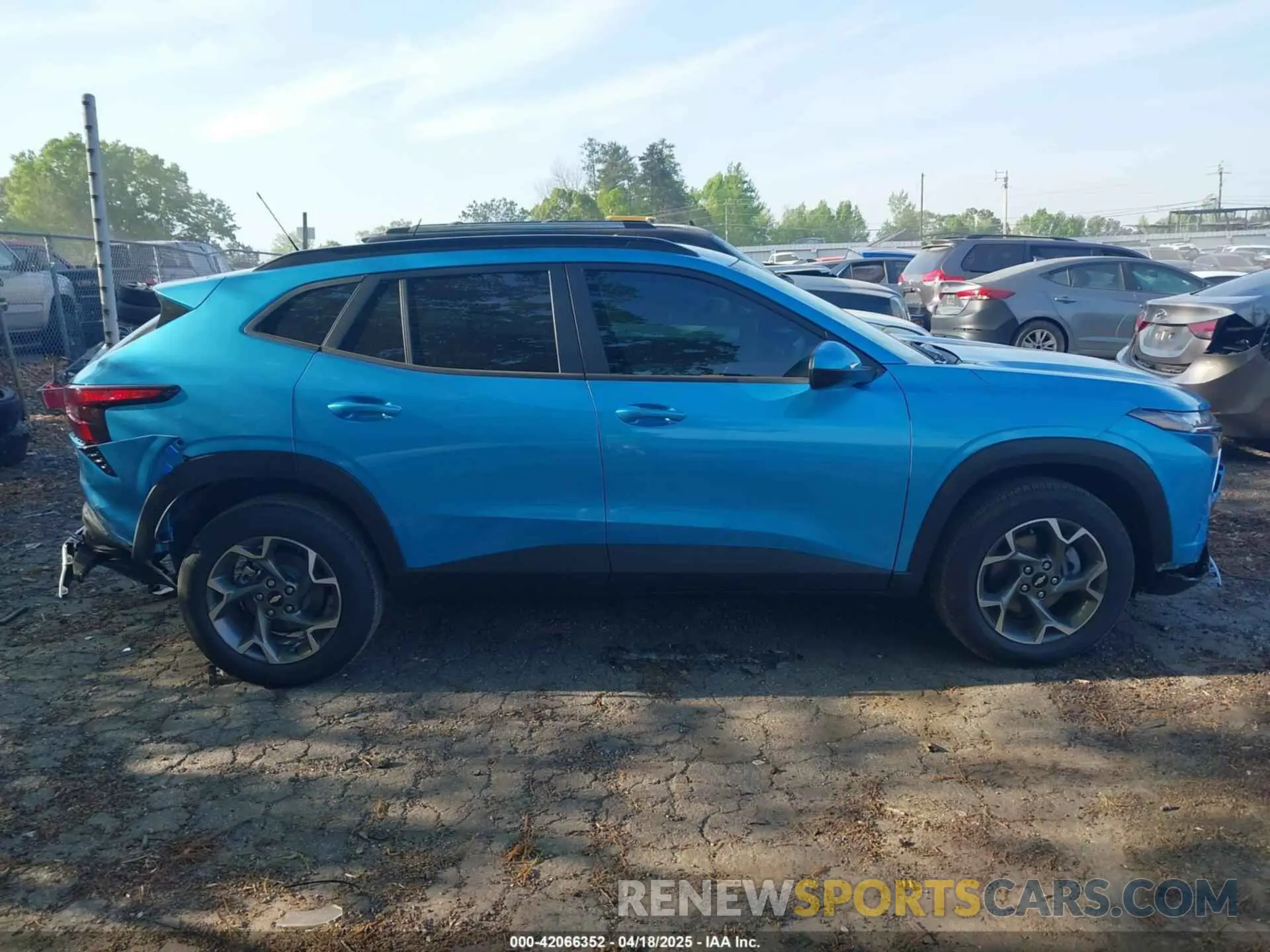 13 fotografías del automóvil dañado KL77LHEP7SC193966 CHEVROLET TRAX 2025