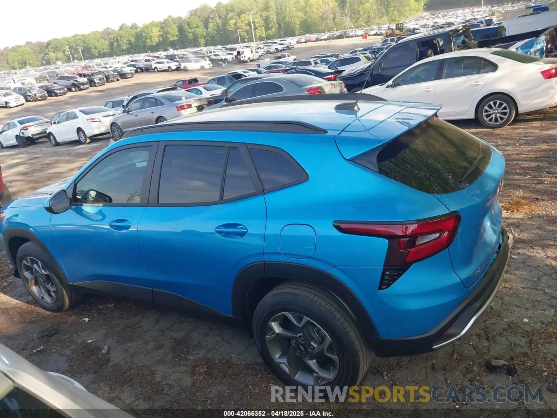 14 fotografías del automóvil dañado KL77LHEP7SC193966 CHEVROLET TRAX 2025