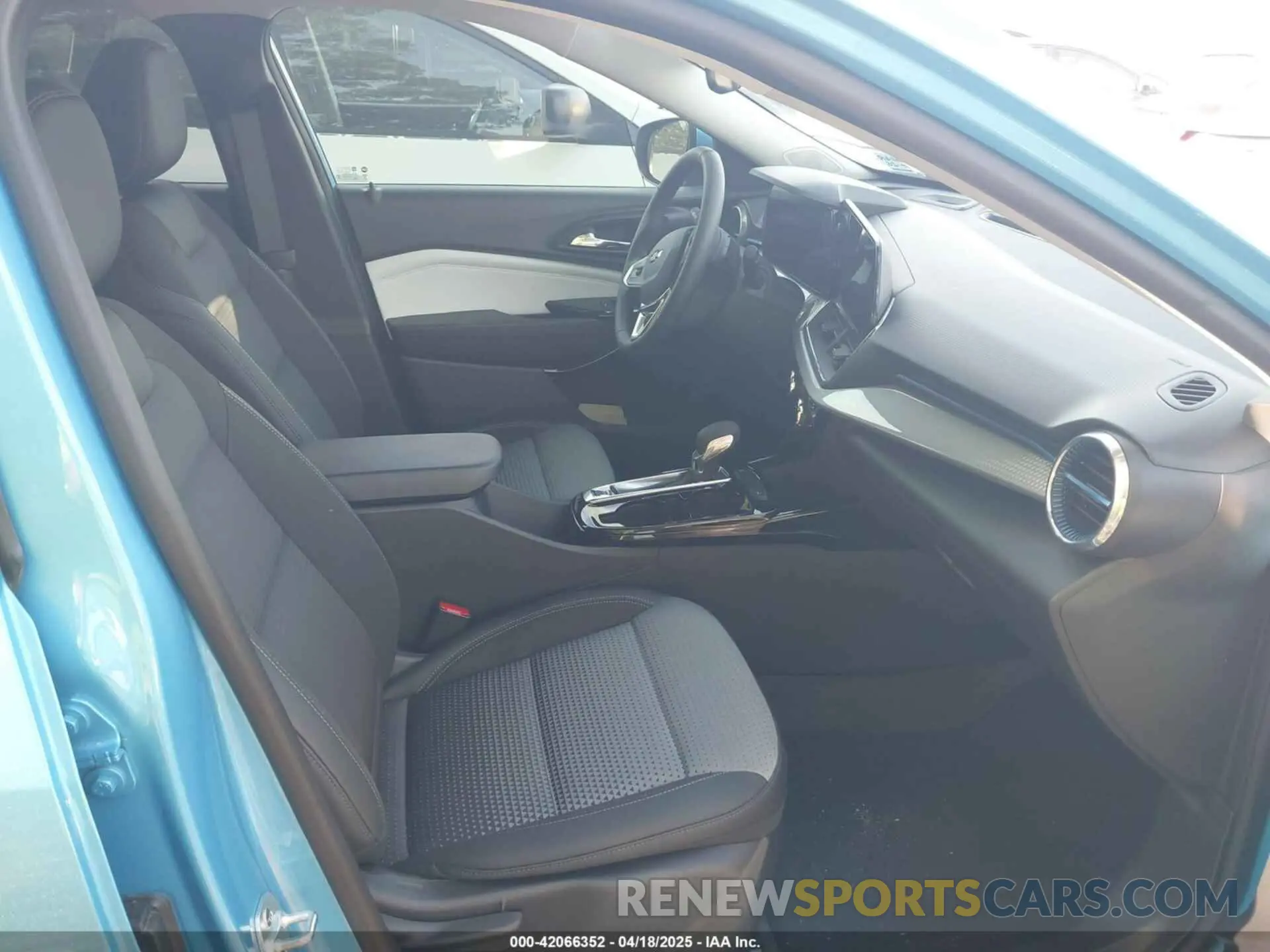 5 fotografías del automóvil dañado KL77LHEP7SC193966 CHEVROLET TRAX 2025