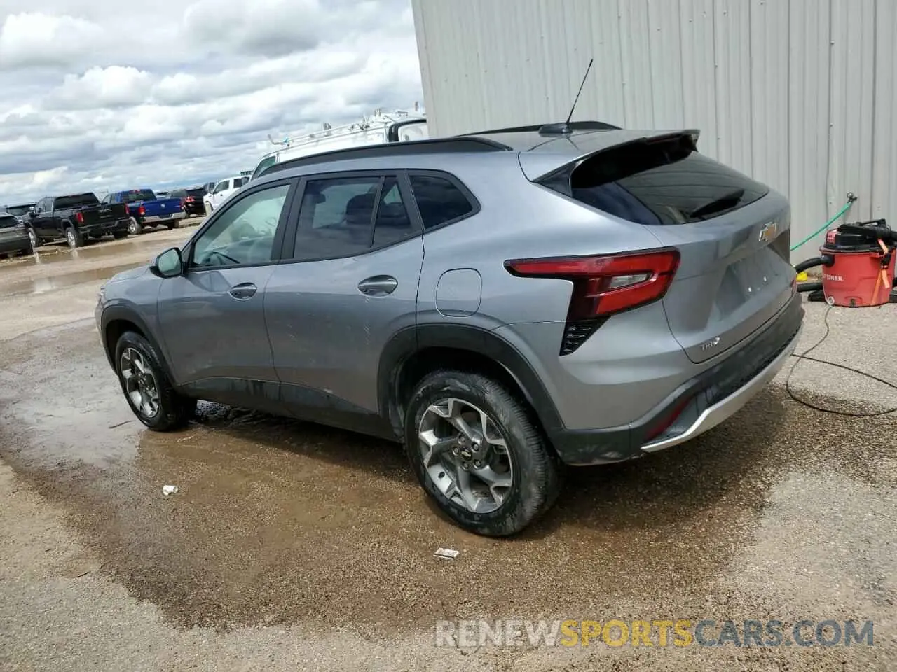 2 fotografías del automóvil dañado KL77LHEP7SC196575 CHEVROLET TRAX 2025