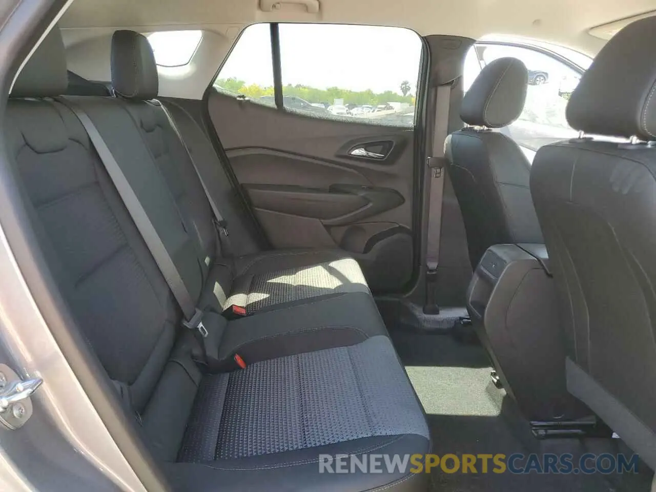 11 fotografías del automóvil dañado KL77LHEP8SC101005 CHEVROLET TRAX 2025