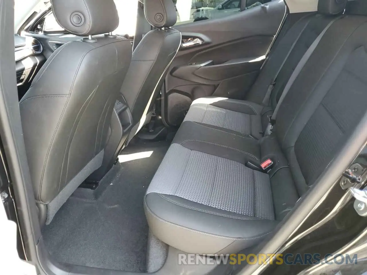 11 fotografías del automóvil dañado KL77LHEP8SC136370 CHEVROLET TRAX 2025
