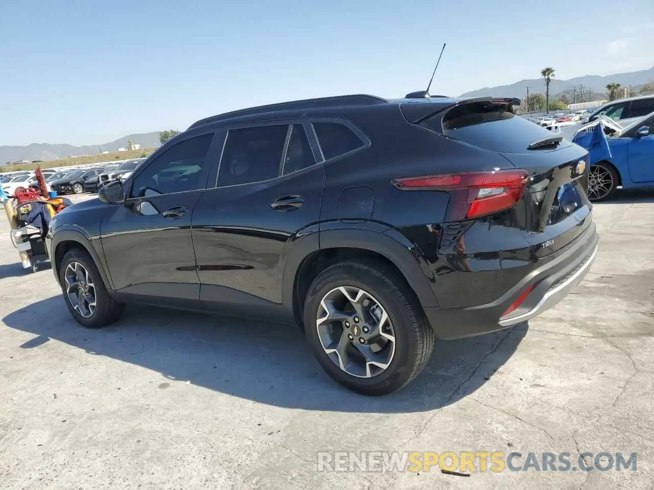 2 fotografías del automóvil dañado KL77LHEP8SC136370 CHEVROLET TRAX 2025