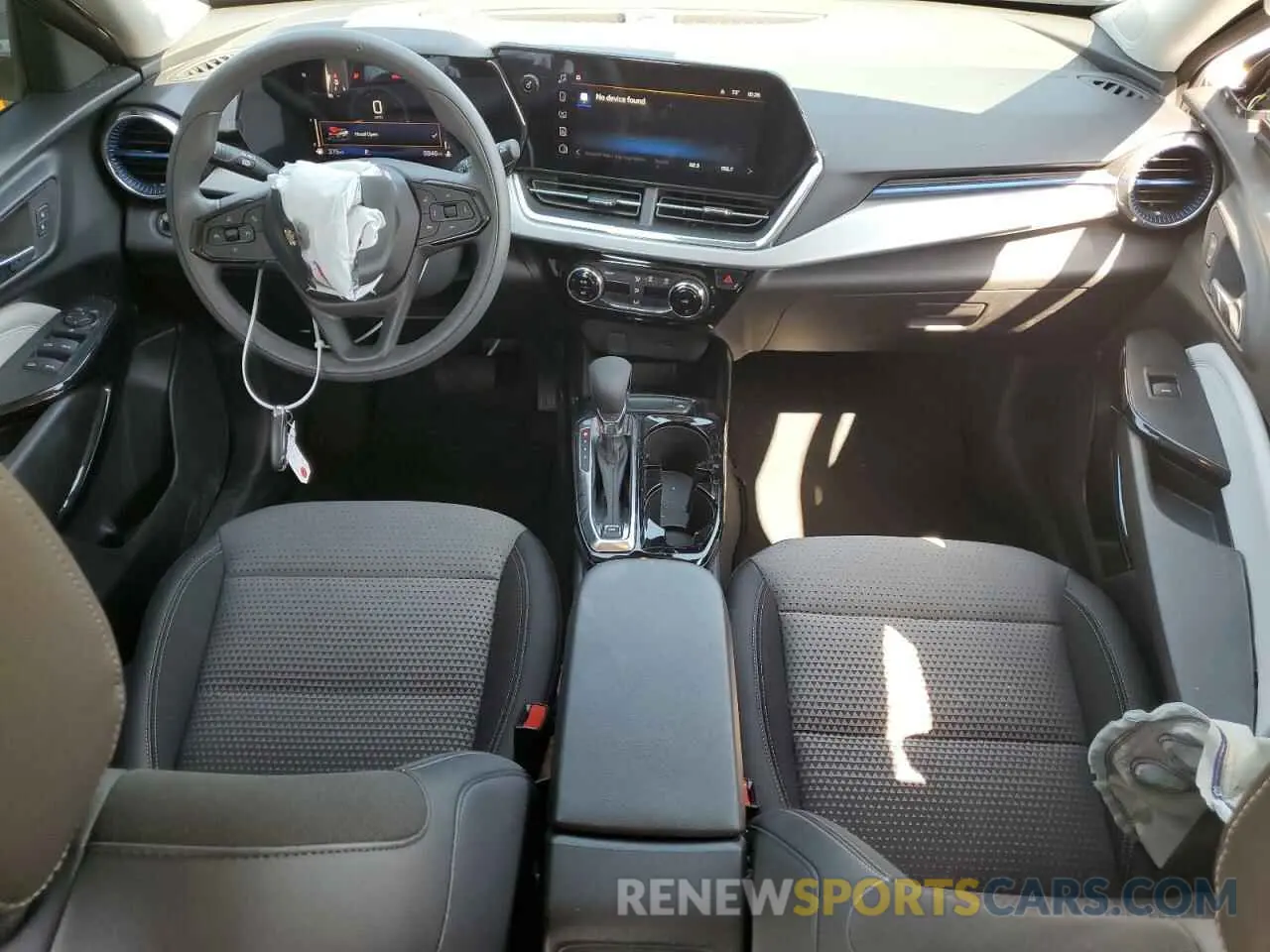 8 fotografías del automóvil dañado KL77LHEP8SC136370 CHEVROLET TRAX 2025