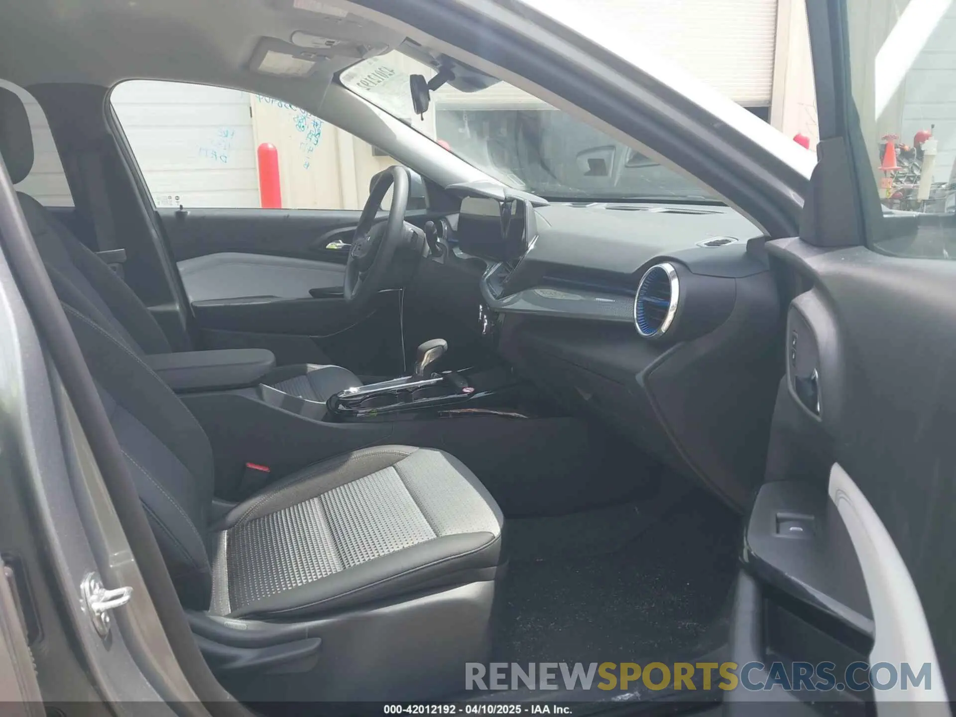 5 fotografías del automóvil dañado KL77LHEP8SC153816 CHEVROLET TRAX 2025
