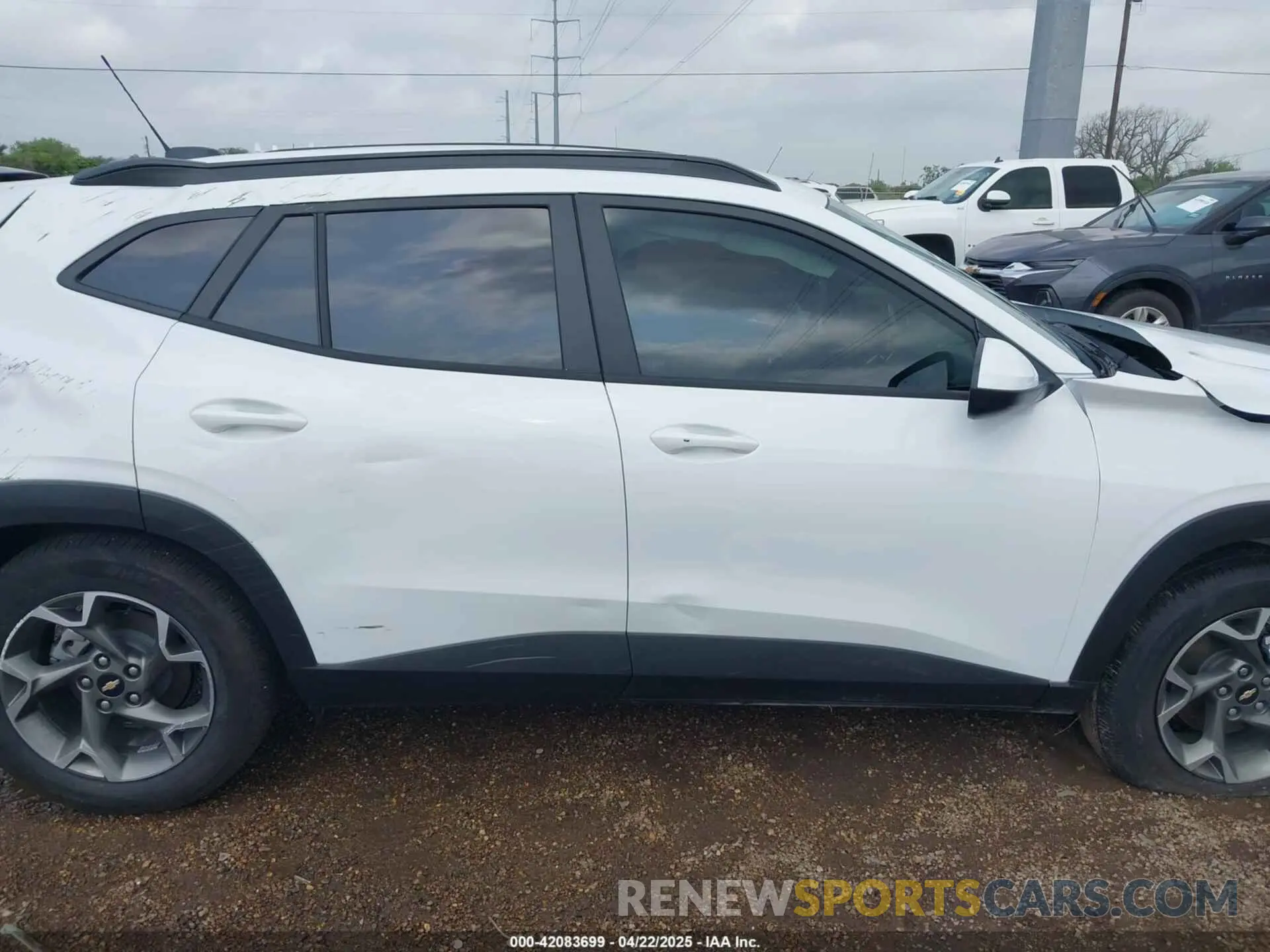 14 fotografías del automóvil dañado KL77LHEP8SC193121 CHEVROLET TRAX 2025