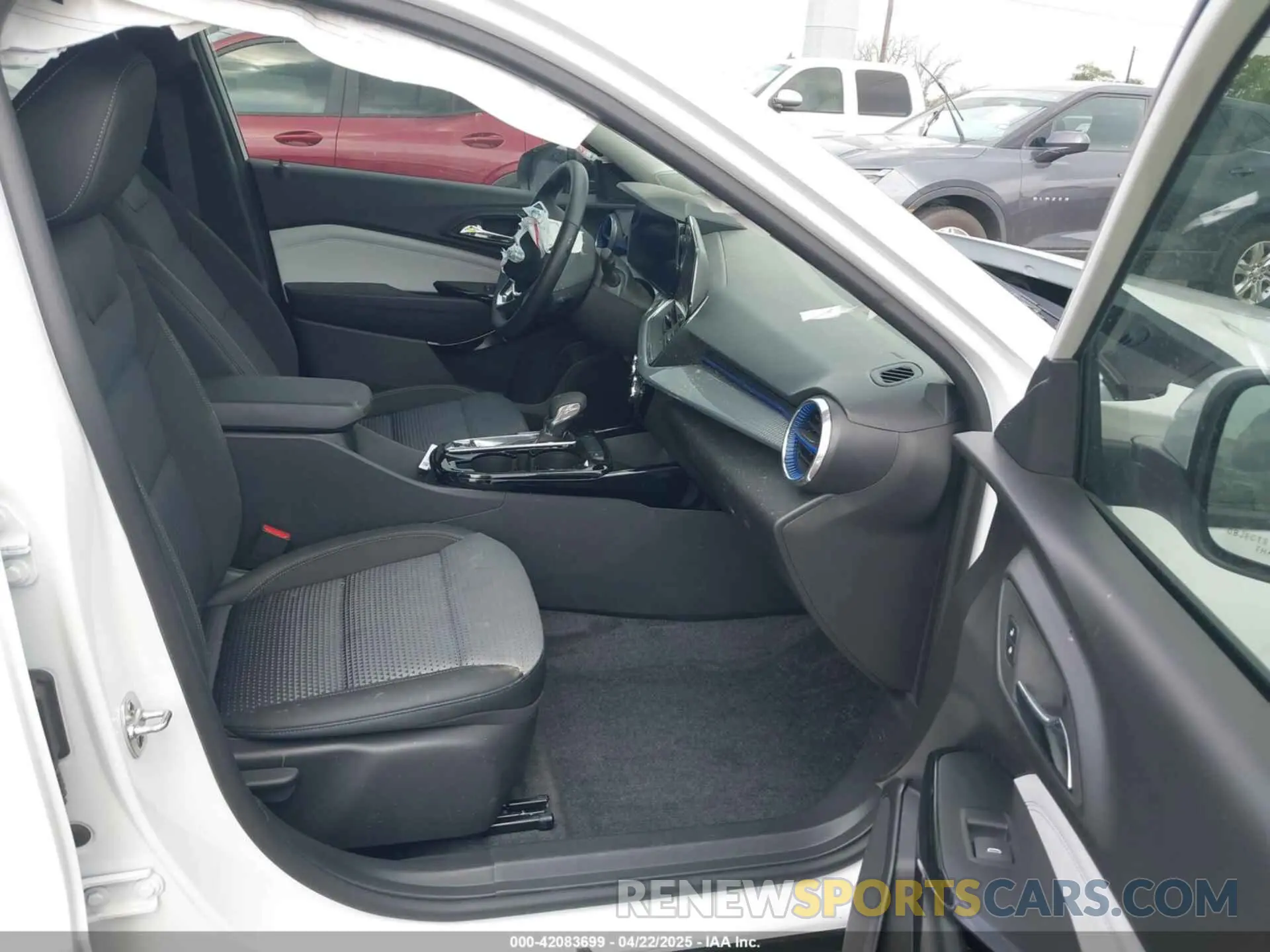 5 fotografías del automóvil dañado KL77LHEP8SC193121 CHEVROLET TRAX 2025