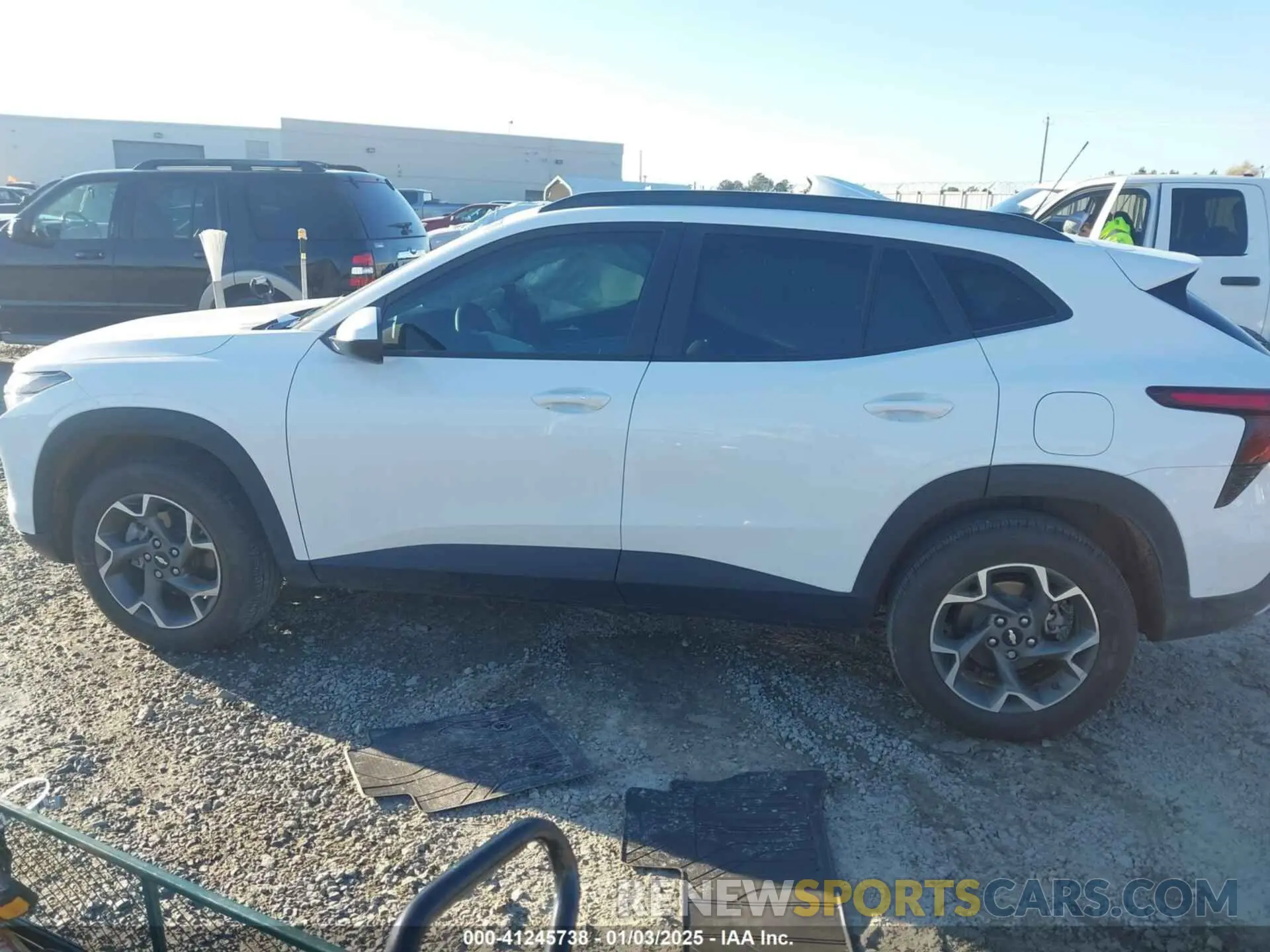 14 fotografías del automóvil dañado KL77LHEP9SC024354 CHEVROLET TRAX 2025