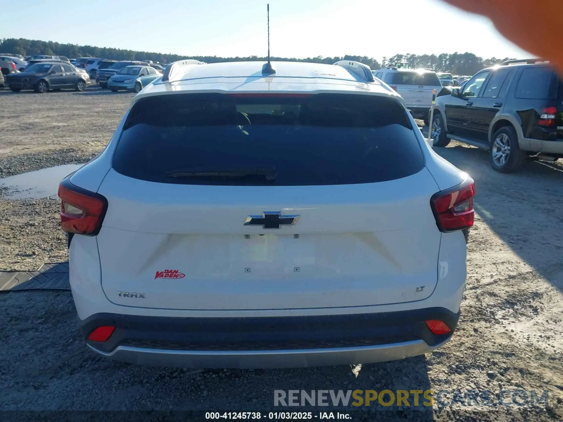 16 fotografías del automóvil dañado KL77LHEP9SC024354 CHEVROLET TRAX 2025
