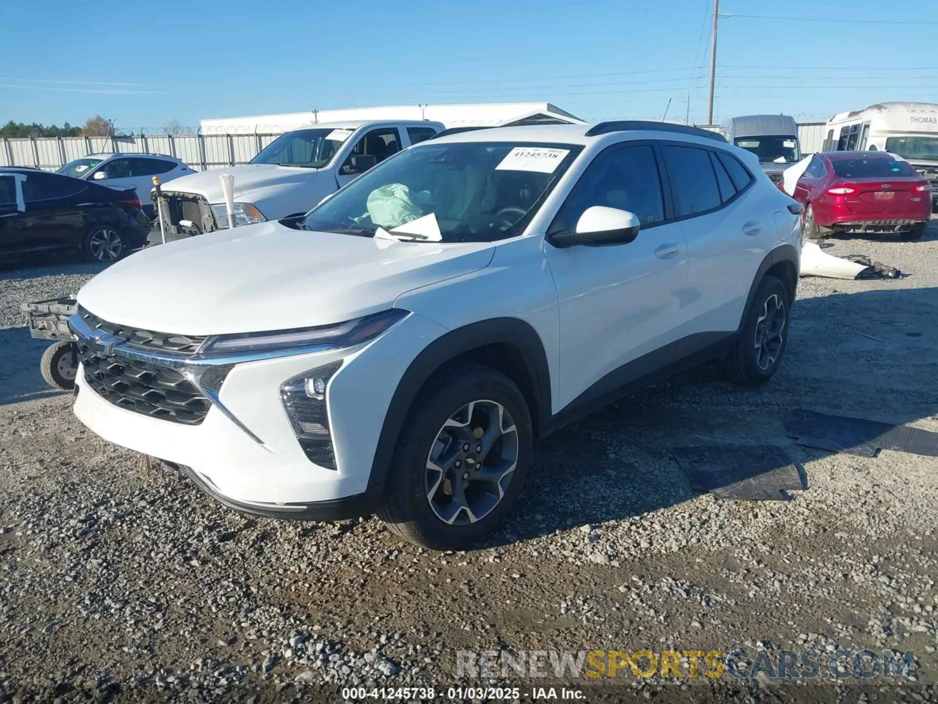 2 fotografías del automóvil dañado KL77LHEP9SC024354 CHEVROLET TRAX 2025